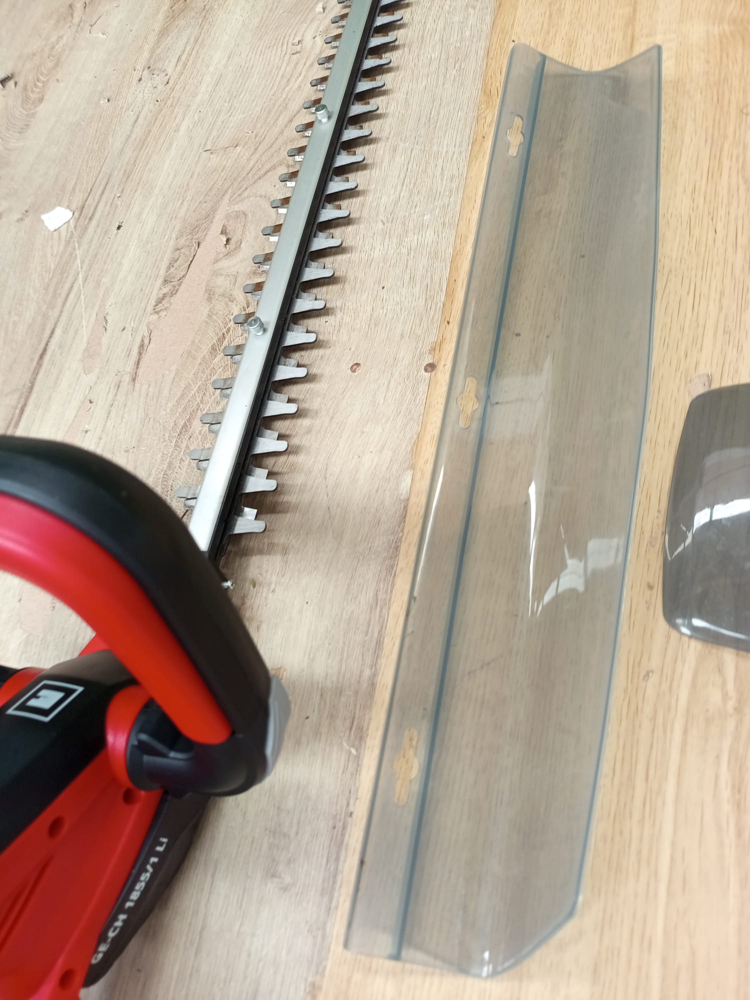 Einhell Cortasetos con batería GE-CH 1855/1 Li-Solo Power X-Change (18 V, 55 cm de longitud de corte, 18 mm distancia entre dientes, colector de recortes, sín batería). - Imagen 2