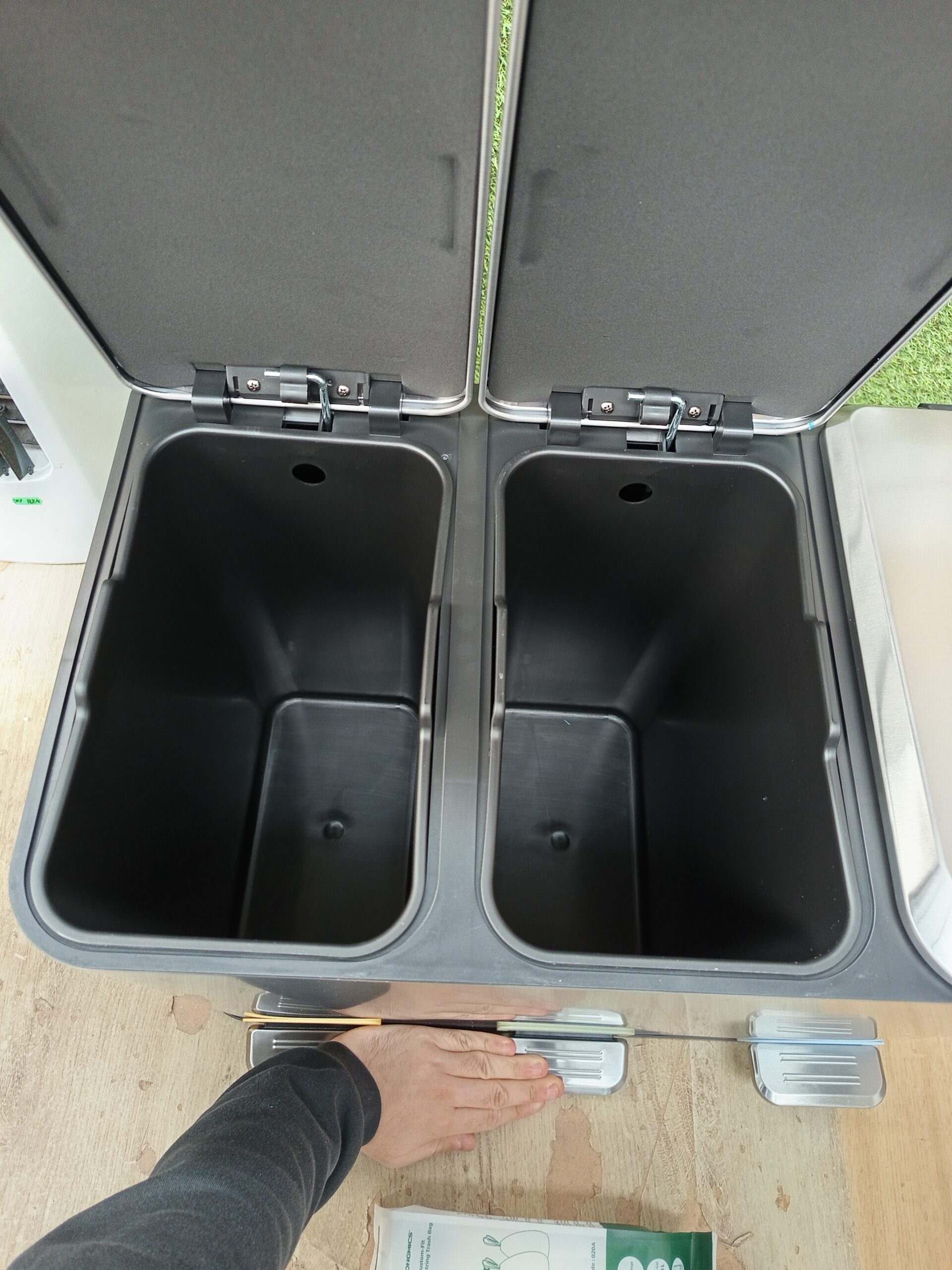 Cubo de basura SONGMICS LTB740E45. - Imagen 5