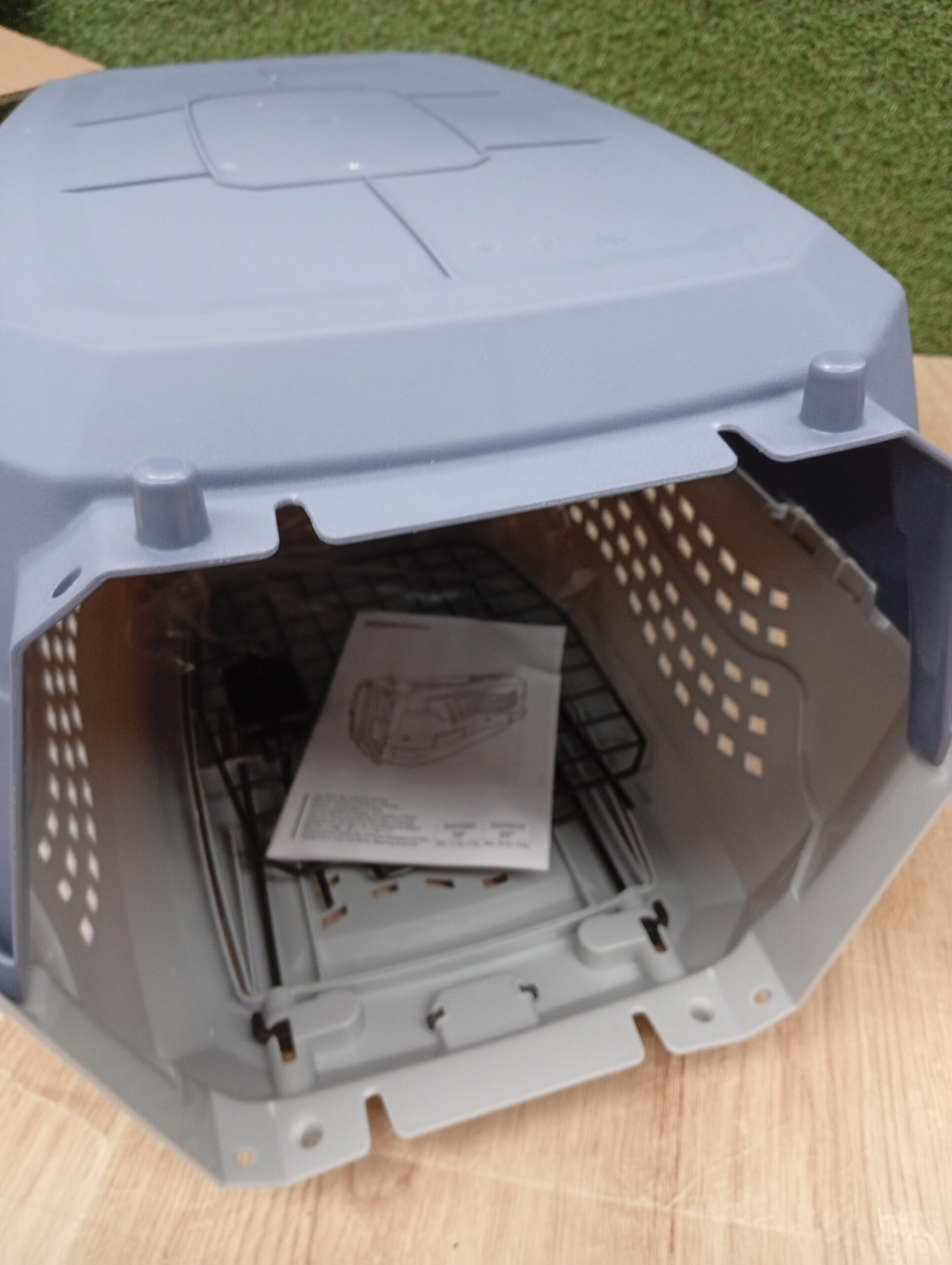 Caseta para mascotas - 58cm - Amazon Basics - Imagen 5