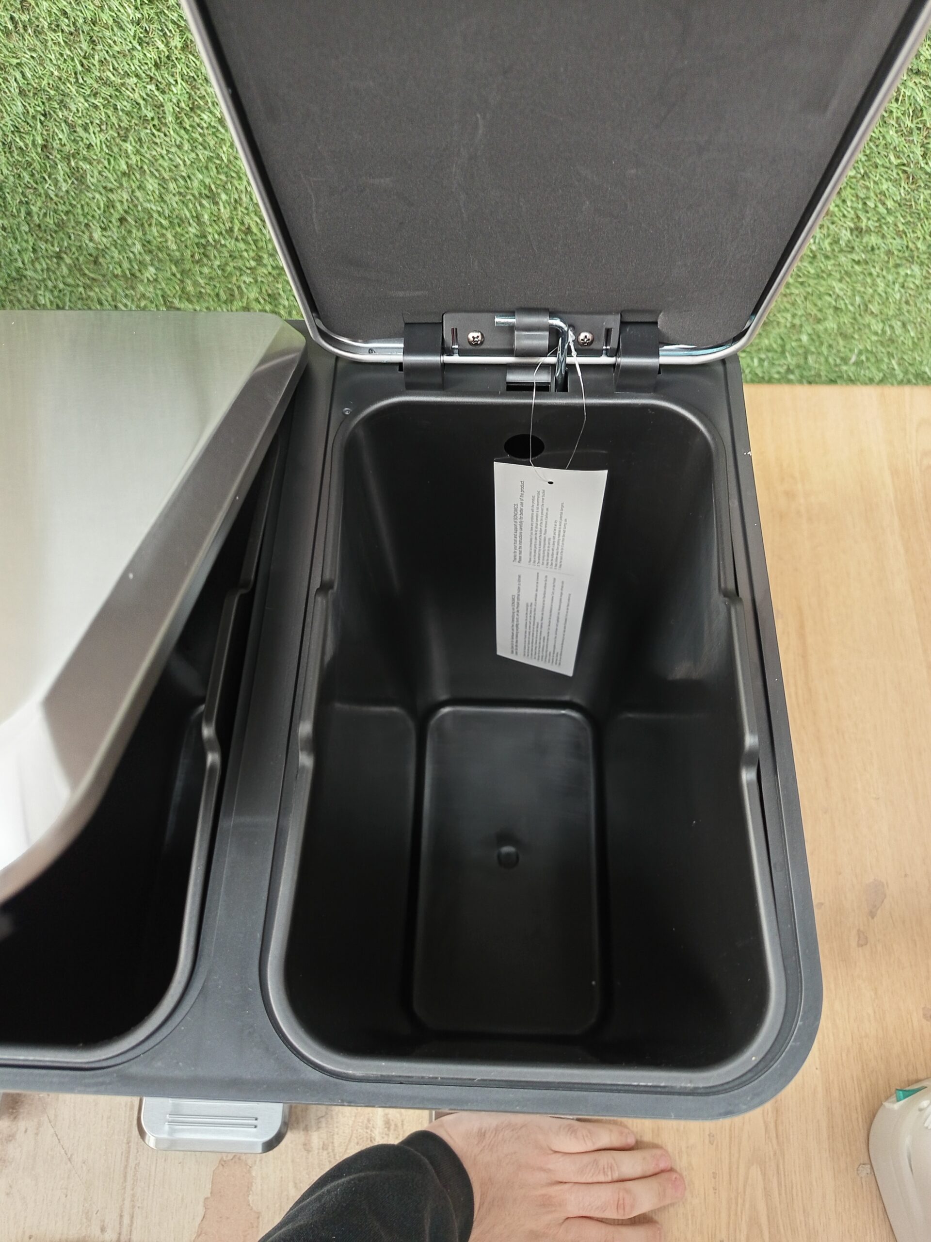 Cubo de basura SONGMICS LTB740E45. - Imagen 6