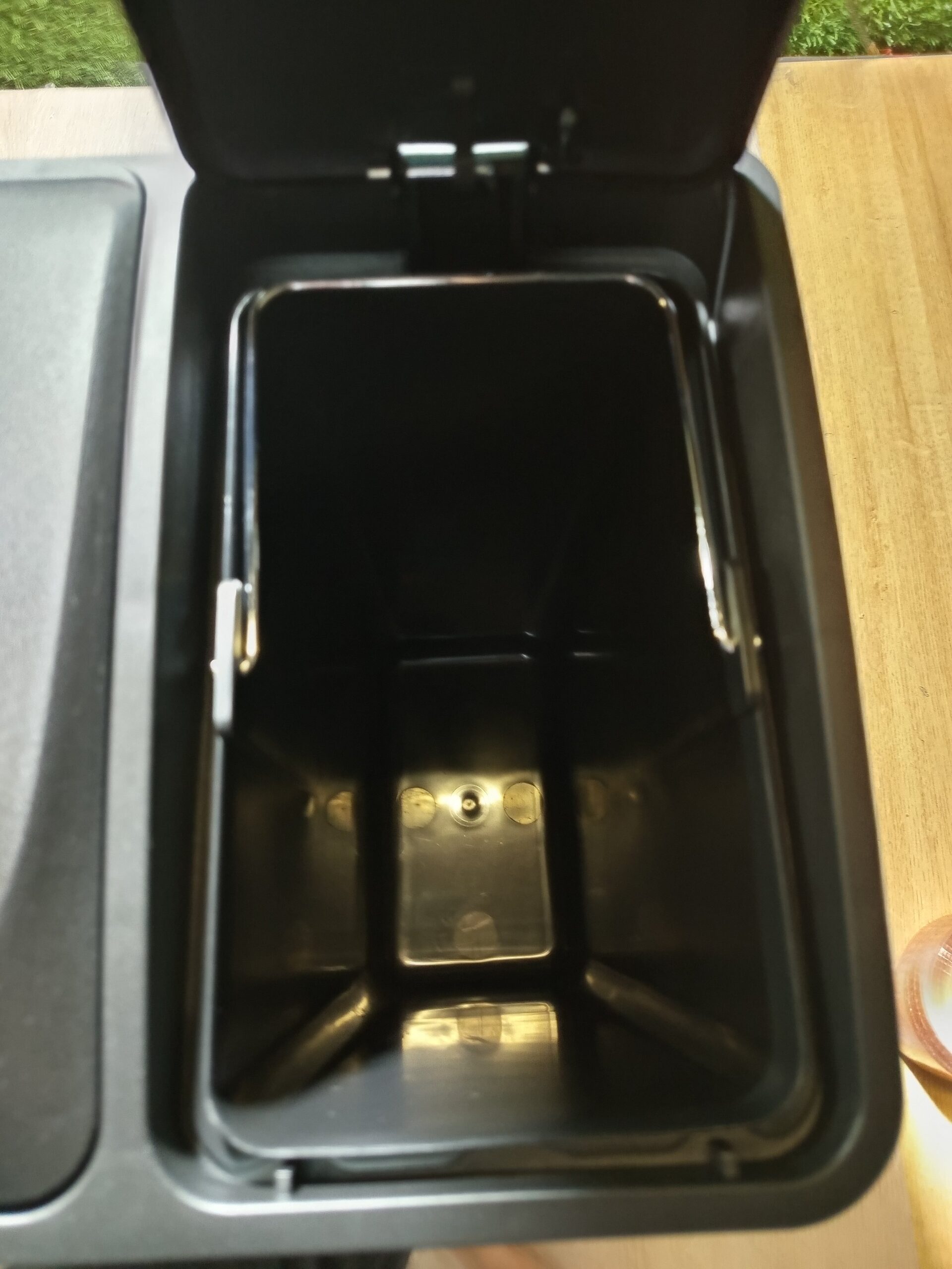SONGMICS Cubo de Basura de Cocina LTB24L. - Imagen 3