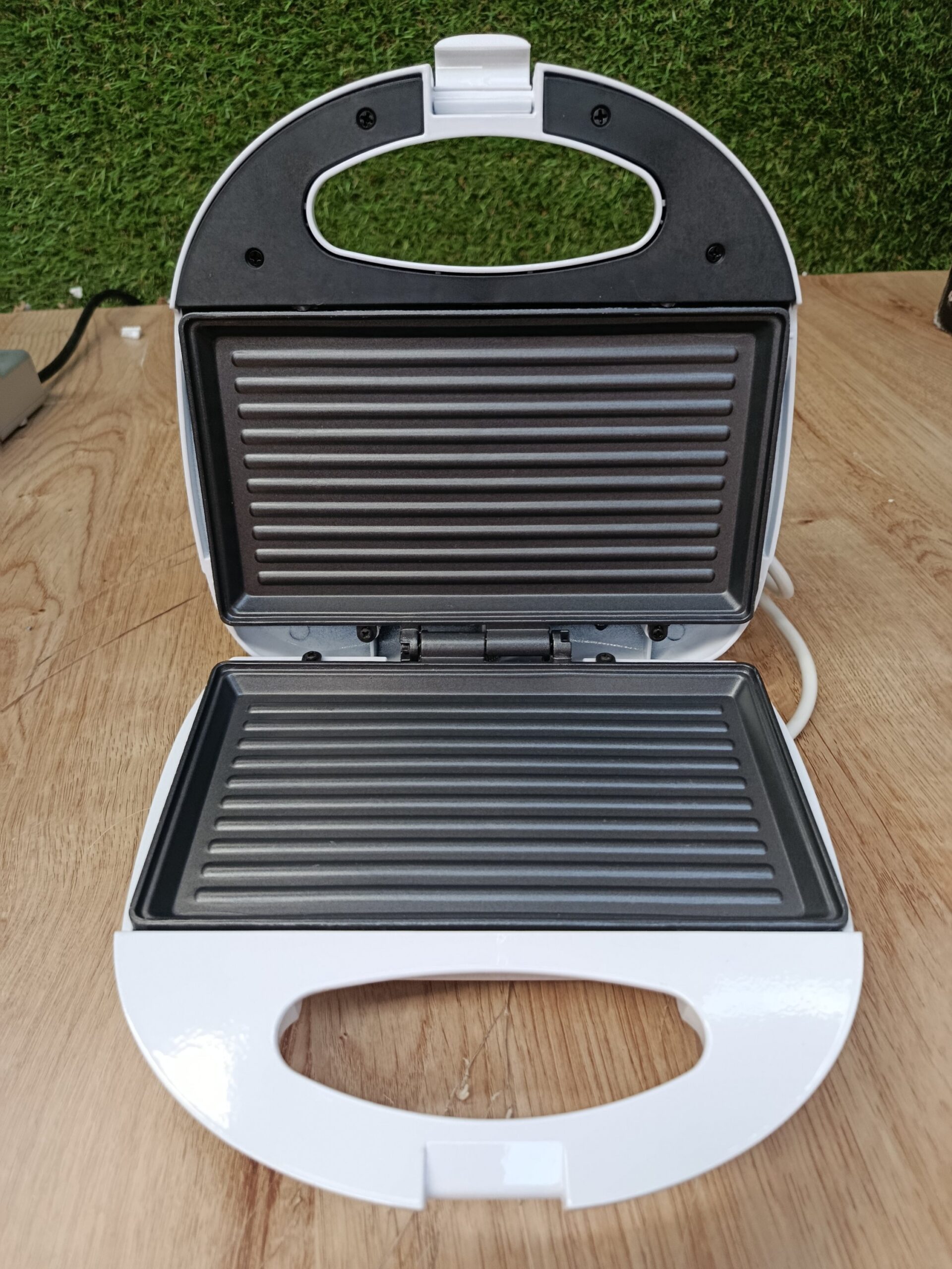 Tostadora Tristar – Placas de parrilla – Tapa con cierre – 750 W – SA-3050 - Imagen 4