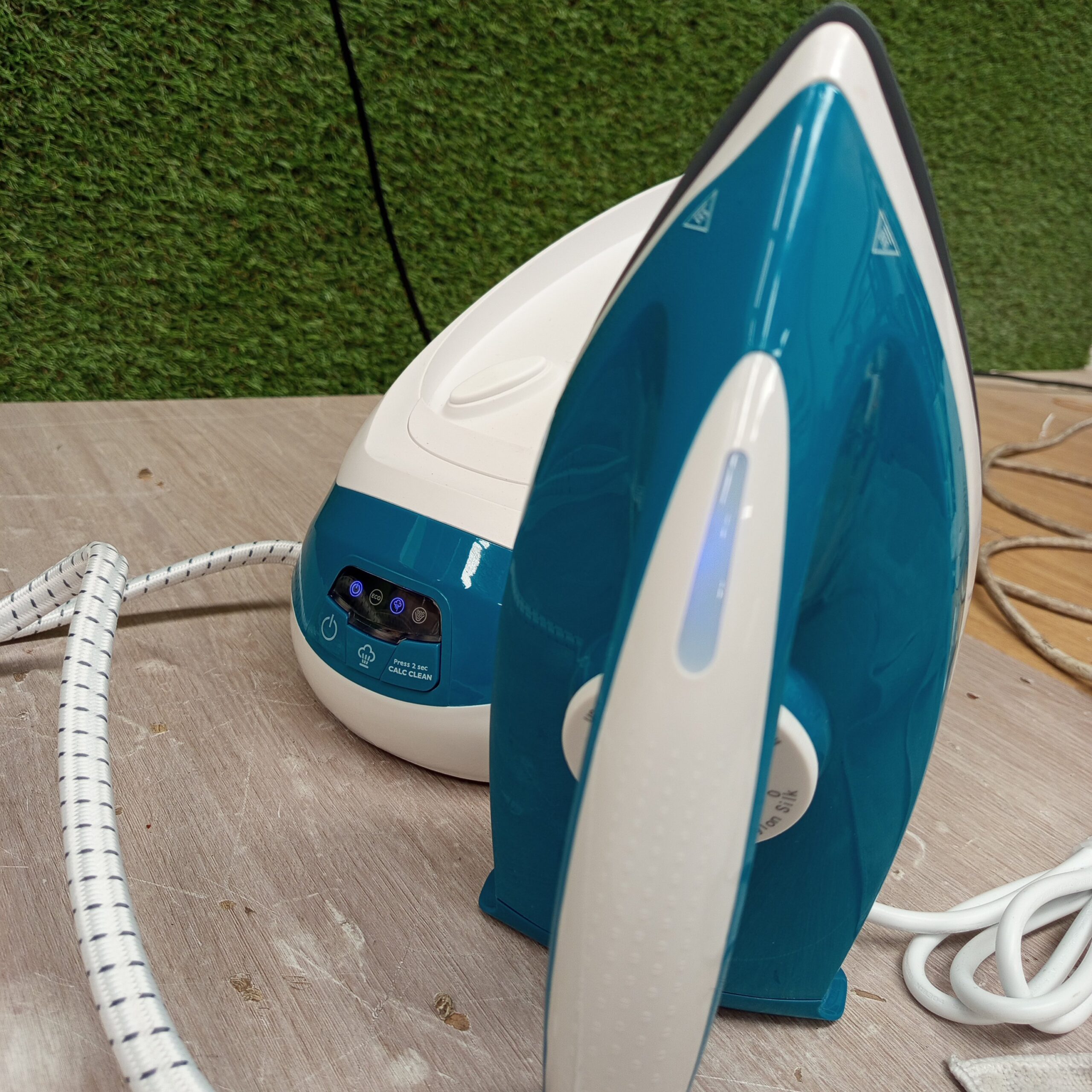 Plancha con Generador de Vapor - Amazon Básics - Imagen 3