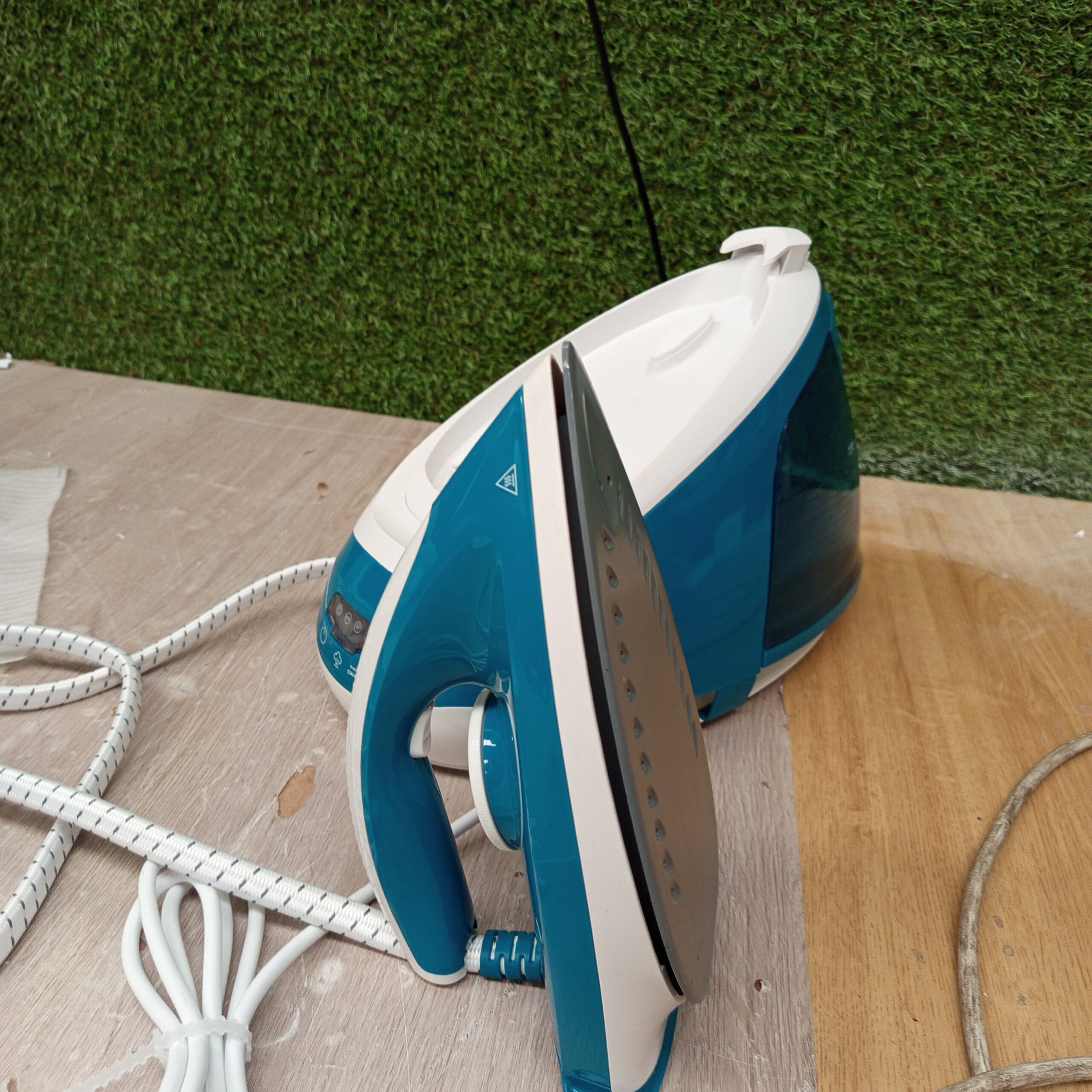 Plancha con Generador de Vapor - Amazon Básics - Imagen 4