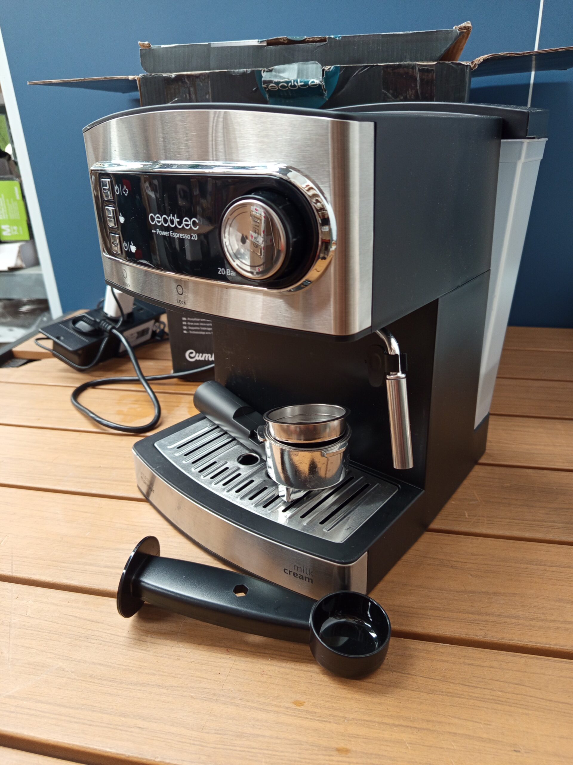 Cecotec Cafetera Express para Espresso y Cappuccino Power Espresso 20. 850W. - Imagen 2