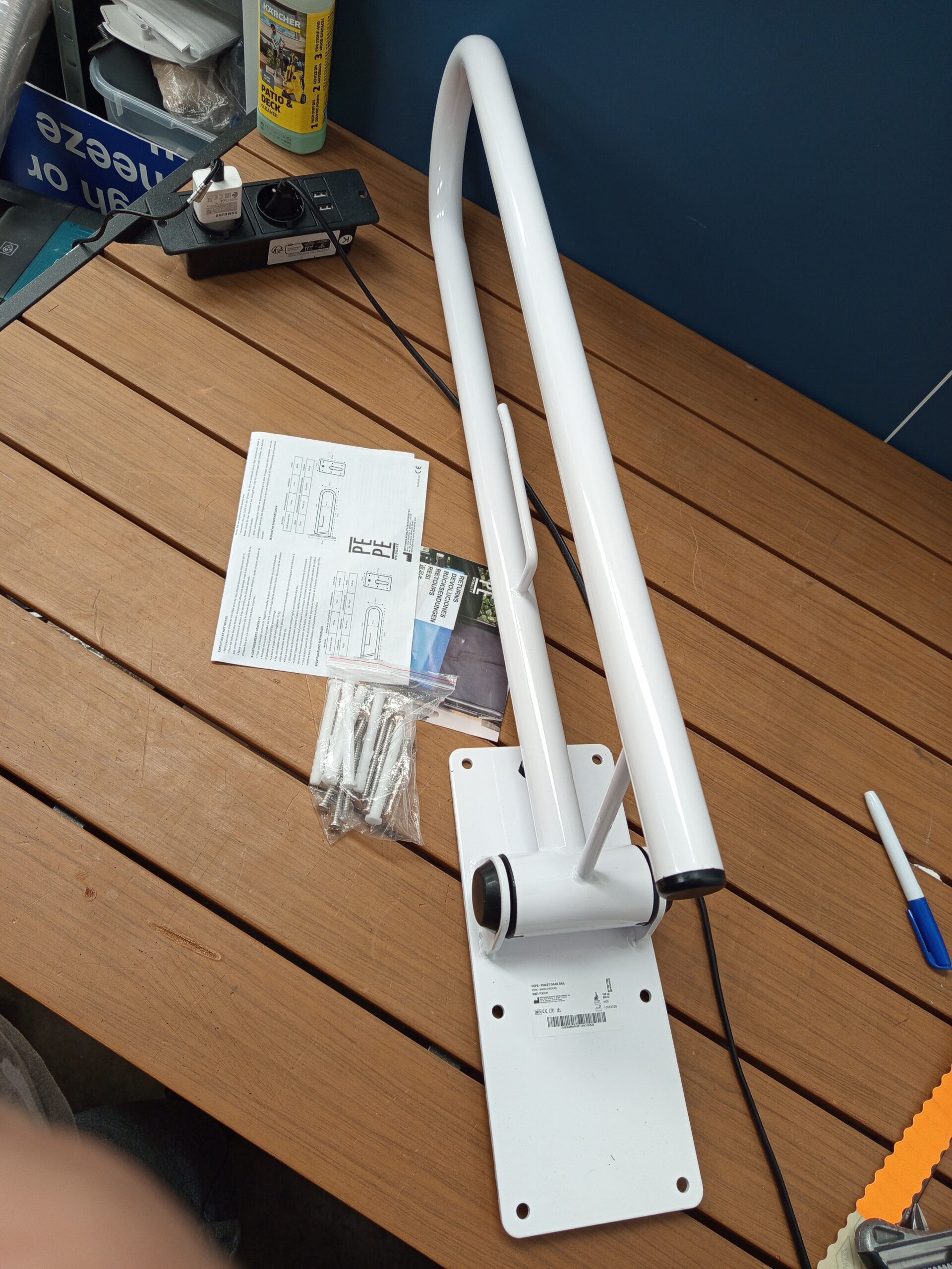 PEPE Mobility Barra Abatible con Portarrollos 75 cm (x1 ud) - Imagen 6