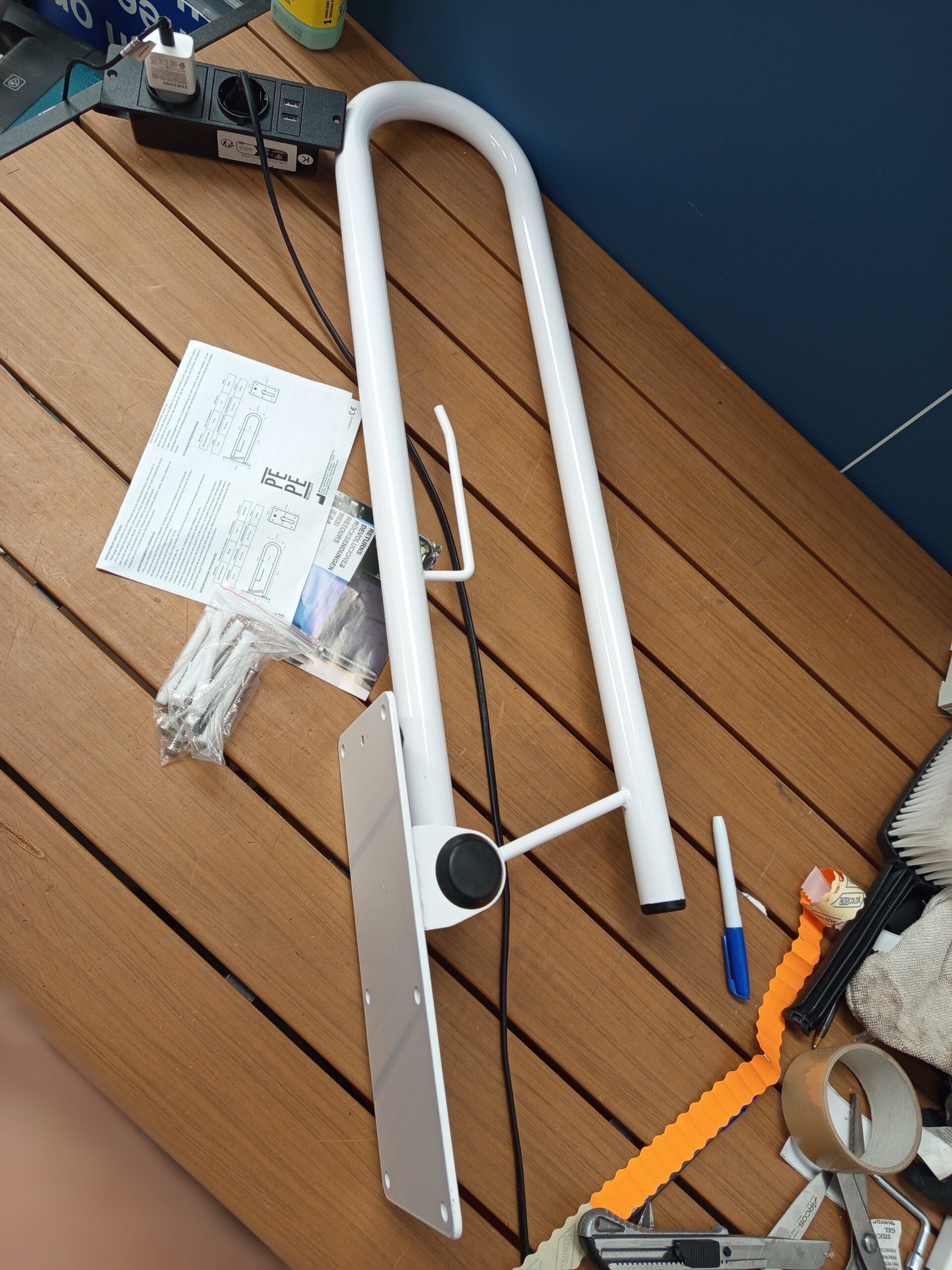 PEPE Mobility Barra Abatible con Portarrollos 75 cm (x1 ud) - Imagen 4