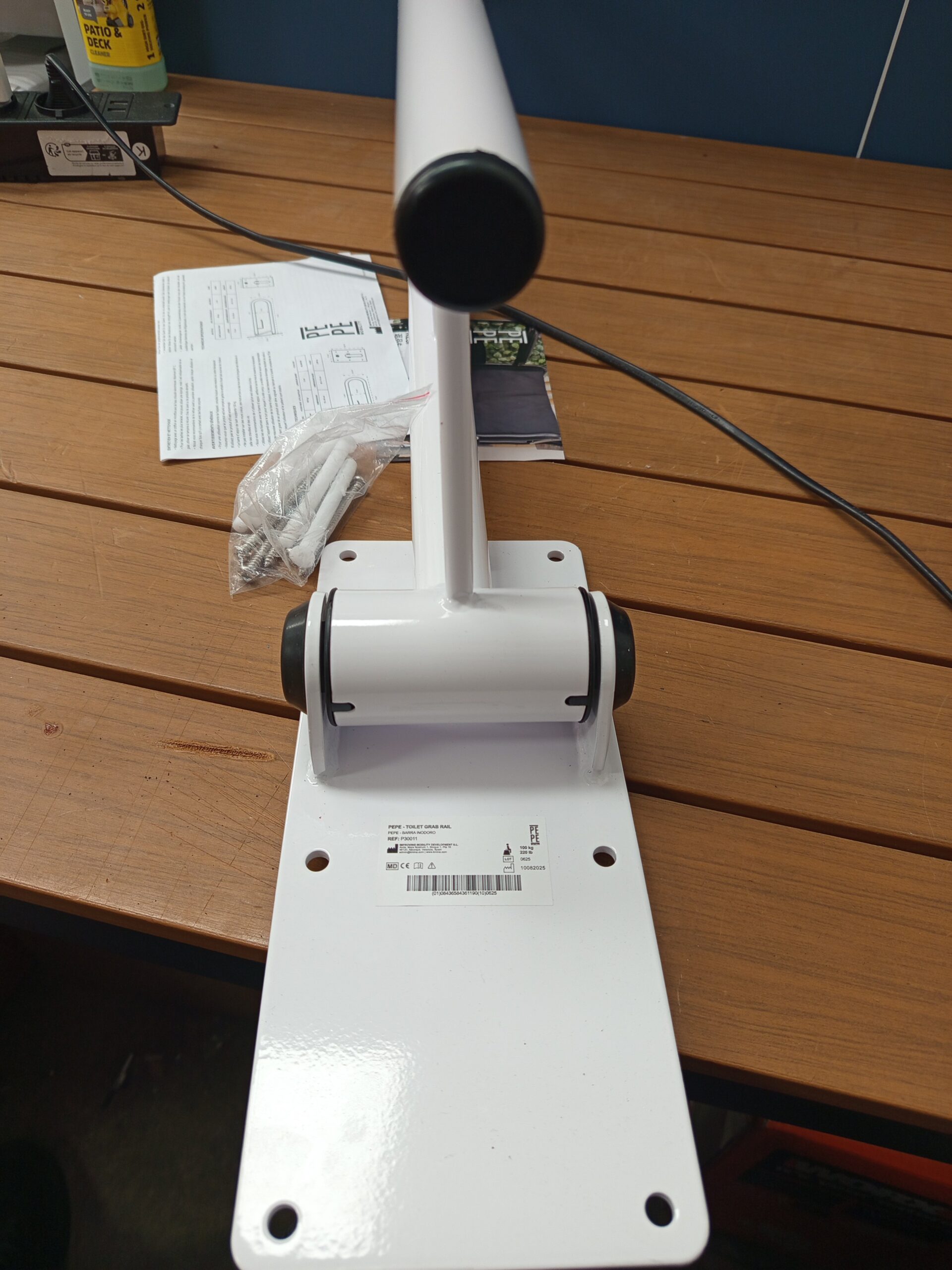 PEPE Mobility Barra Abatible con Portarrollos 75 cm (x1 ud) - Imagen 3