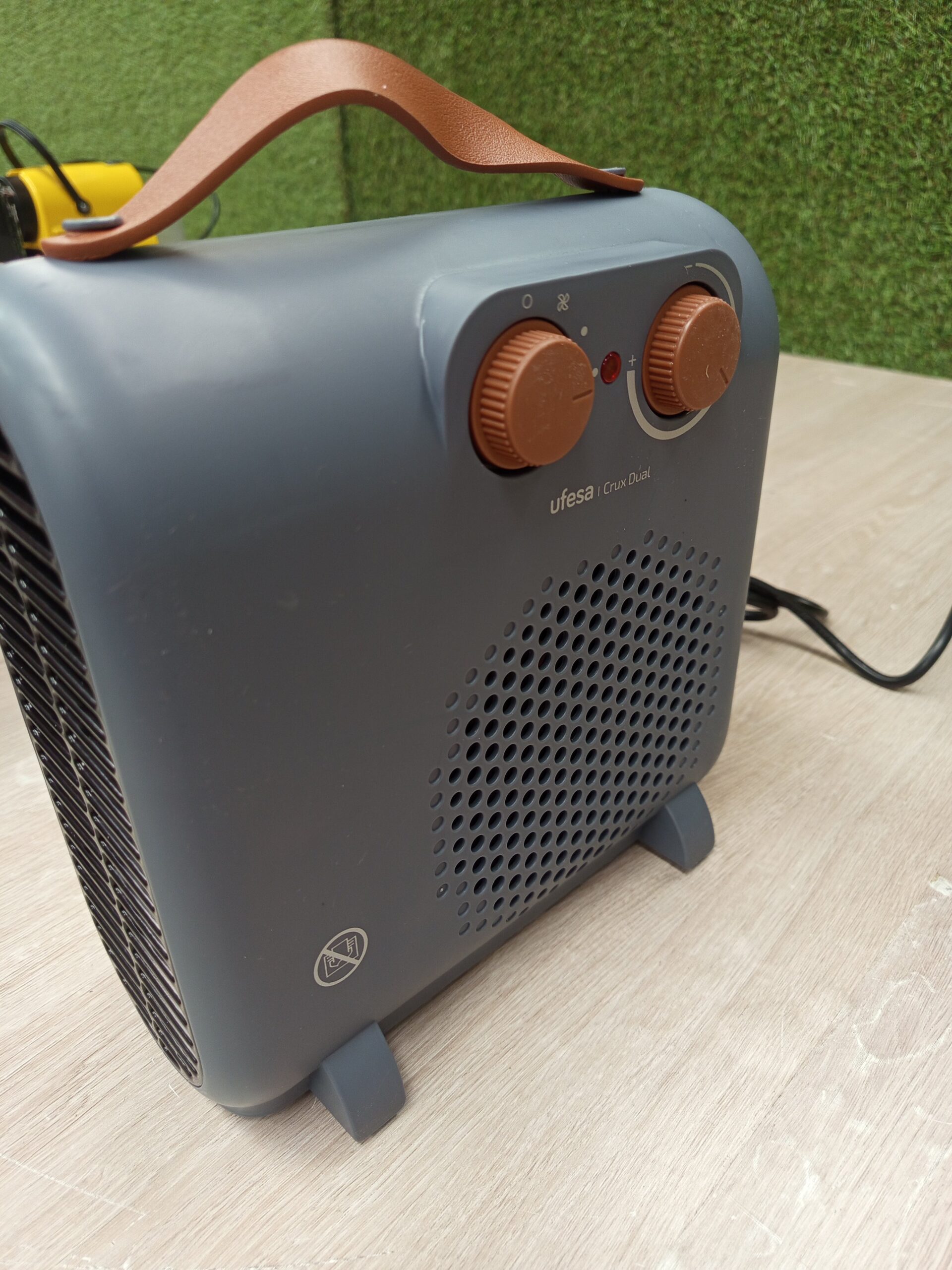 Ufesa Crux Dual Calefactor de 2000W - Imagen 3