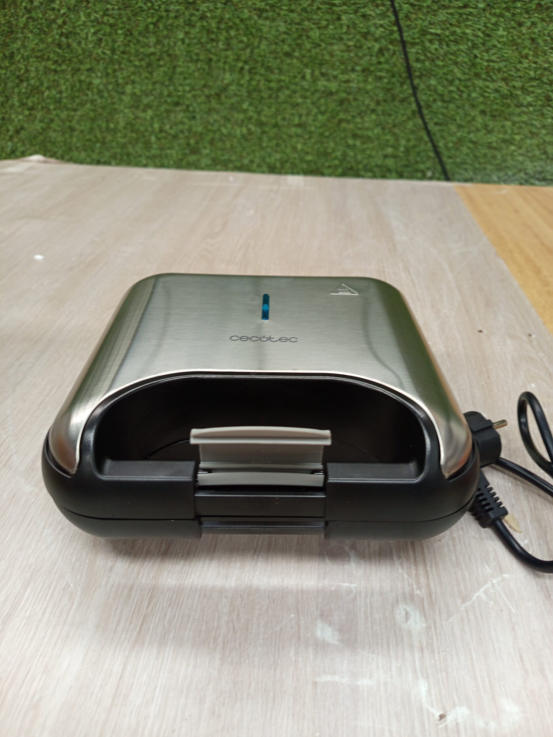 Cecotec Sandwichera Rock'nToast Grill - Imagen 3