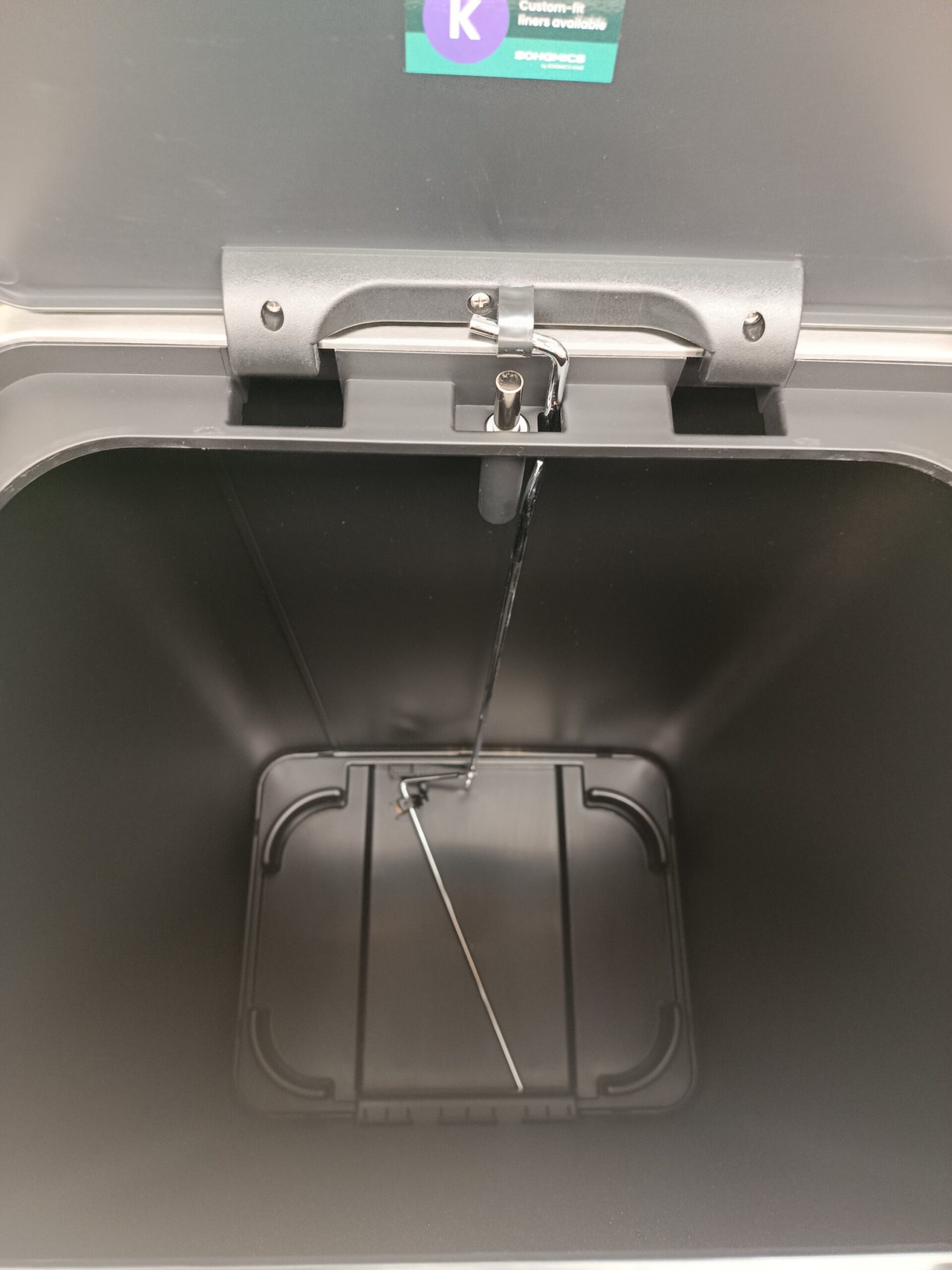 Cubo de basura SONGMICS LTB595B02 de 50 litros, 15 bolsas - Imagen 6