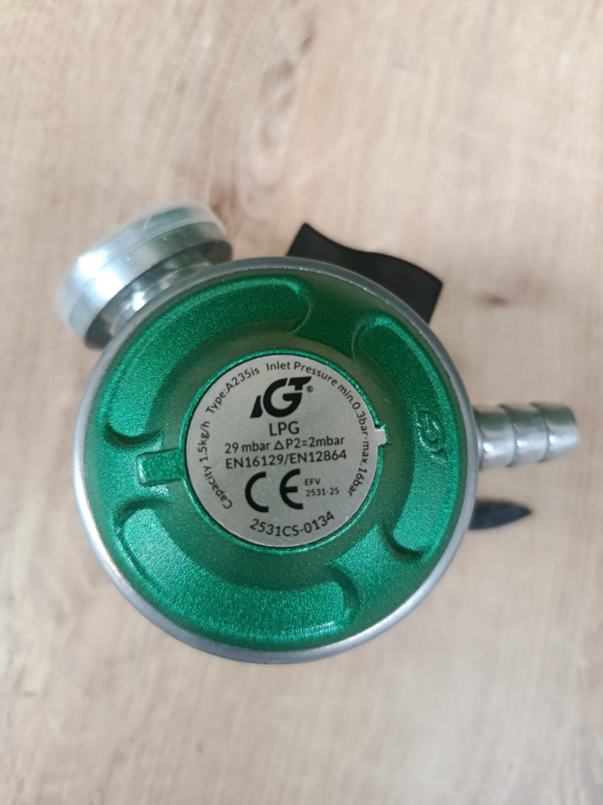 S&M 322020 – Regulador de gas butano con llave de apertura/cierre y manómetro - Imagen 4