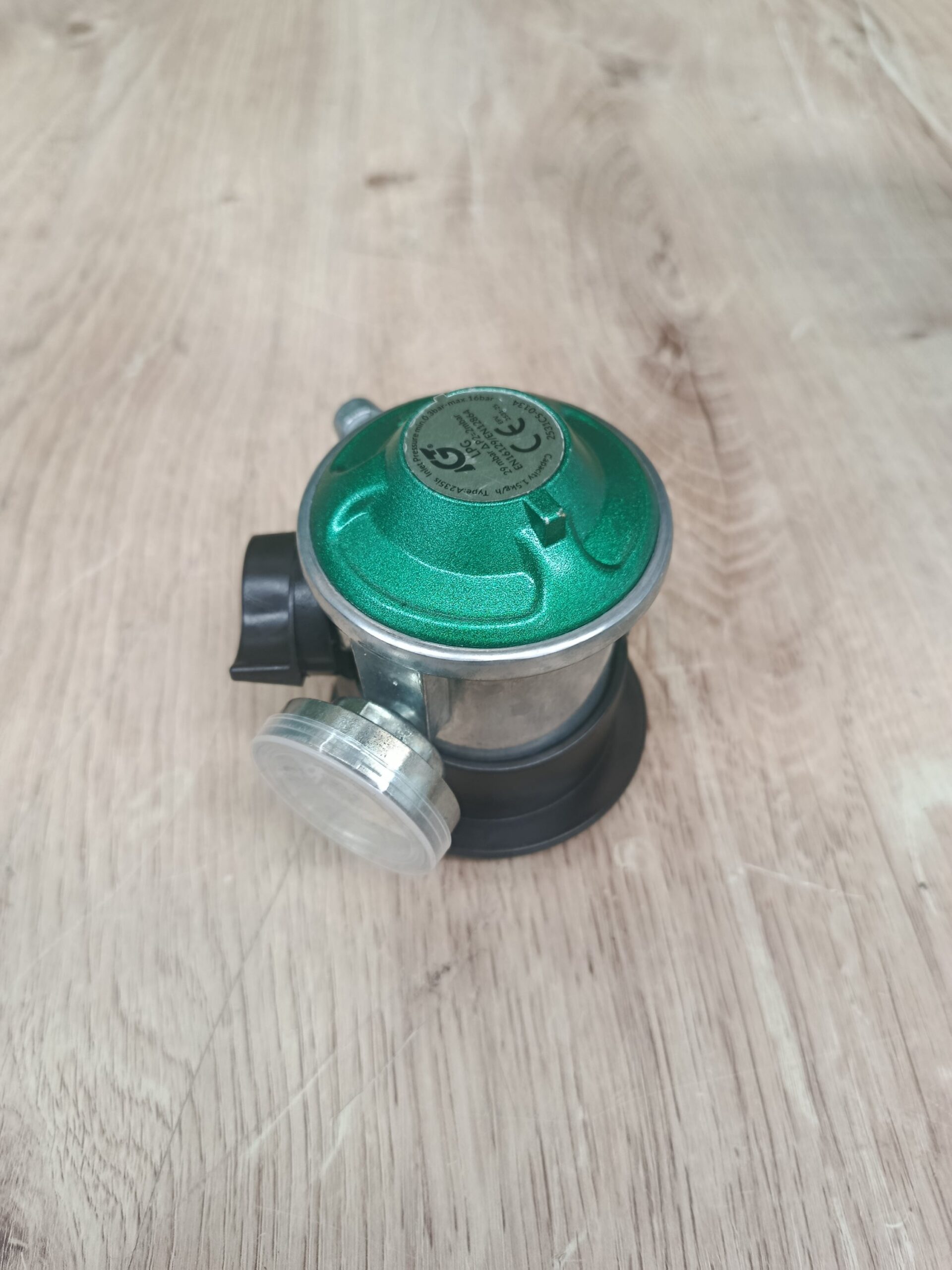 S&M 322020 – Regulador de gas butano con llave de apertura/cierre y manómetro - Imagen 5