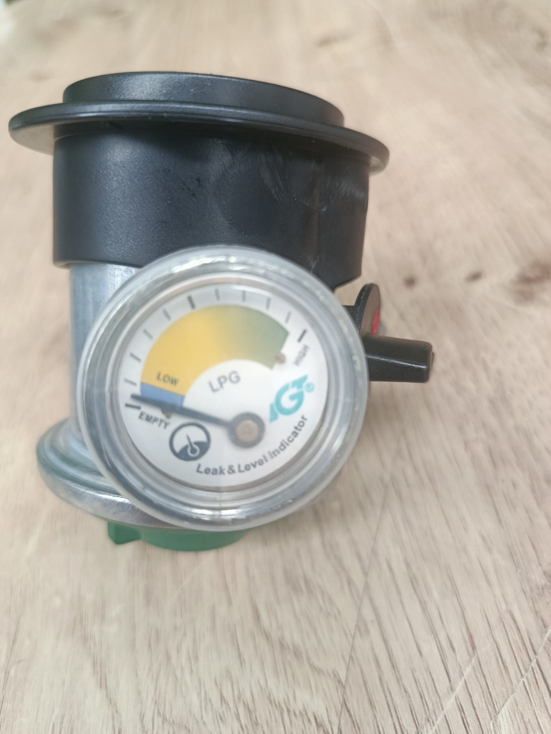 S&M 322020 – Regulador de gas butano con llave de apertura/cierre y manómetro - Imagen 6