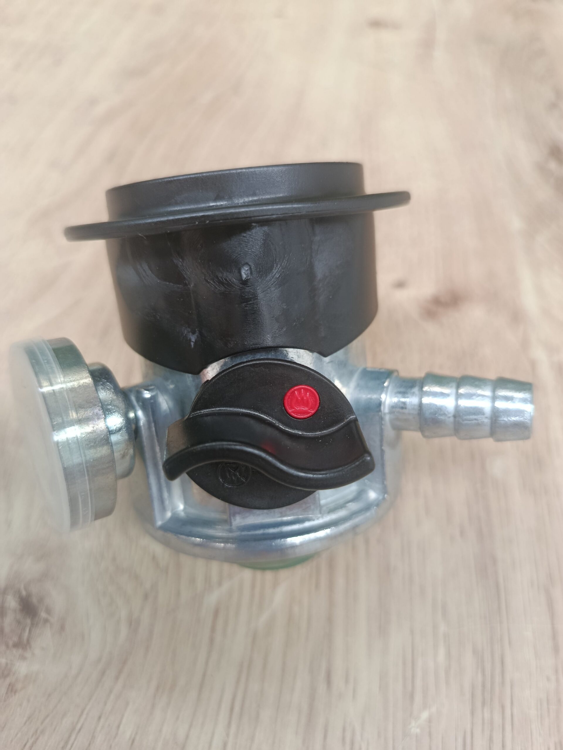 S&M 322020 – Regulador de gas butano con llave de apertura/cierre y manómetro - Imagen 3