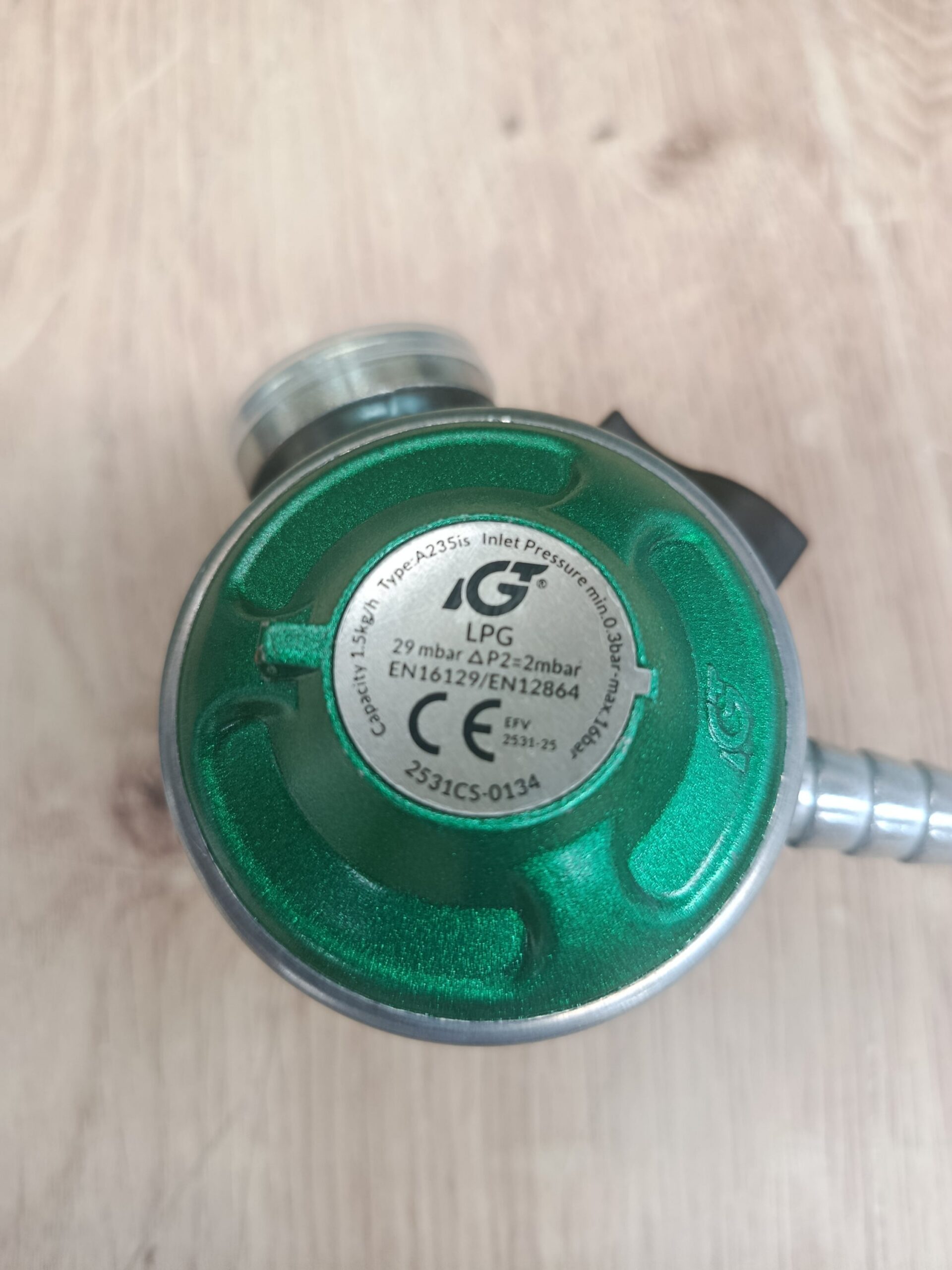 S&M 322020 – Regulador de gas butano con llave de apertura/cierre y manómetro - Imagen 7