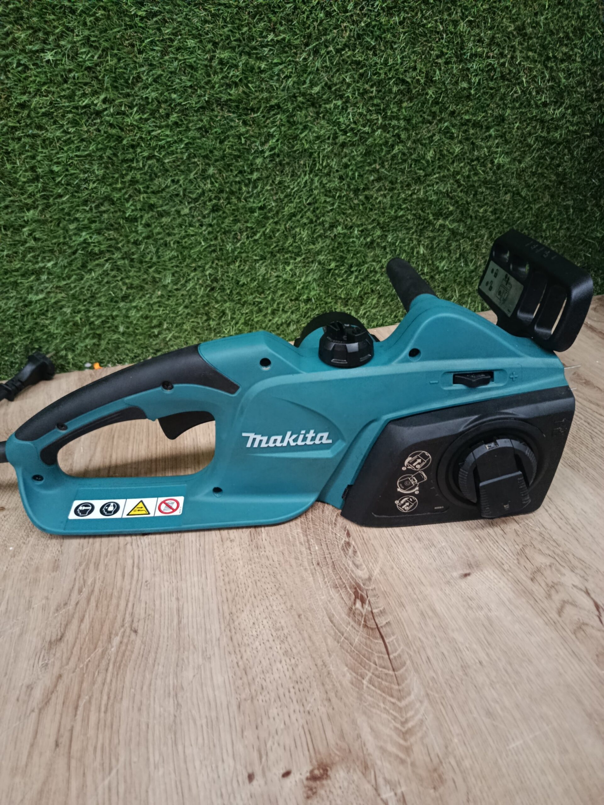 Motosierra eléctrica Makita UC3541A 1.800 W 14,5 m/s 350 mm. - Imagen 2