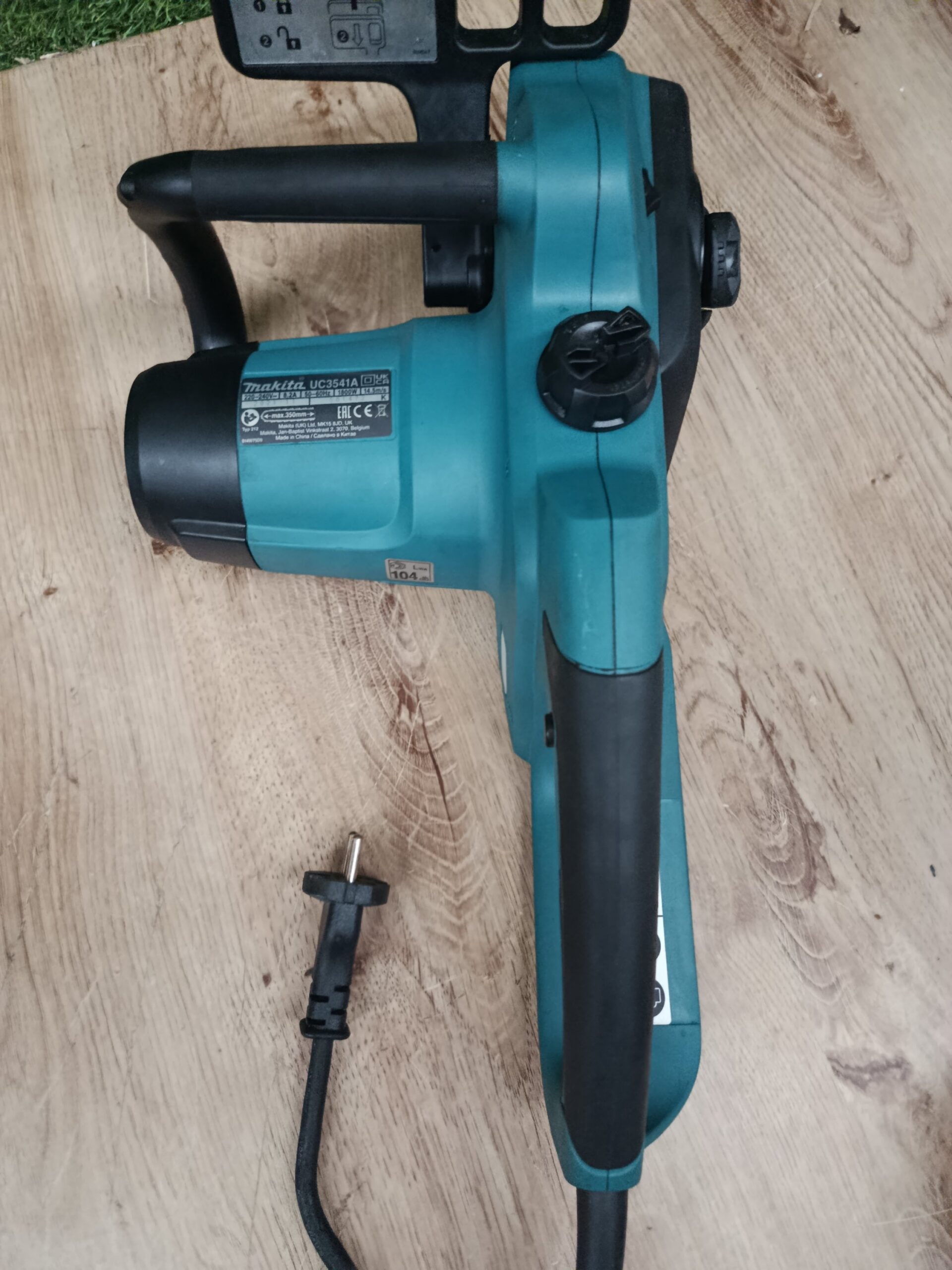 Motosierra eléctrica Makita UC3541A 1.800 W 14,5 m/s 350 mm. - Imagen 4