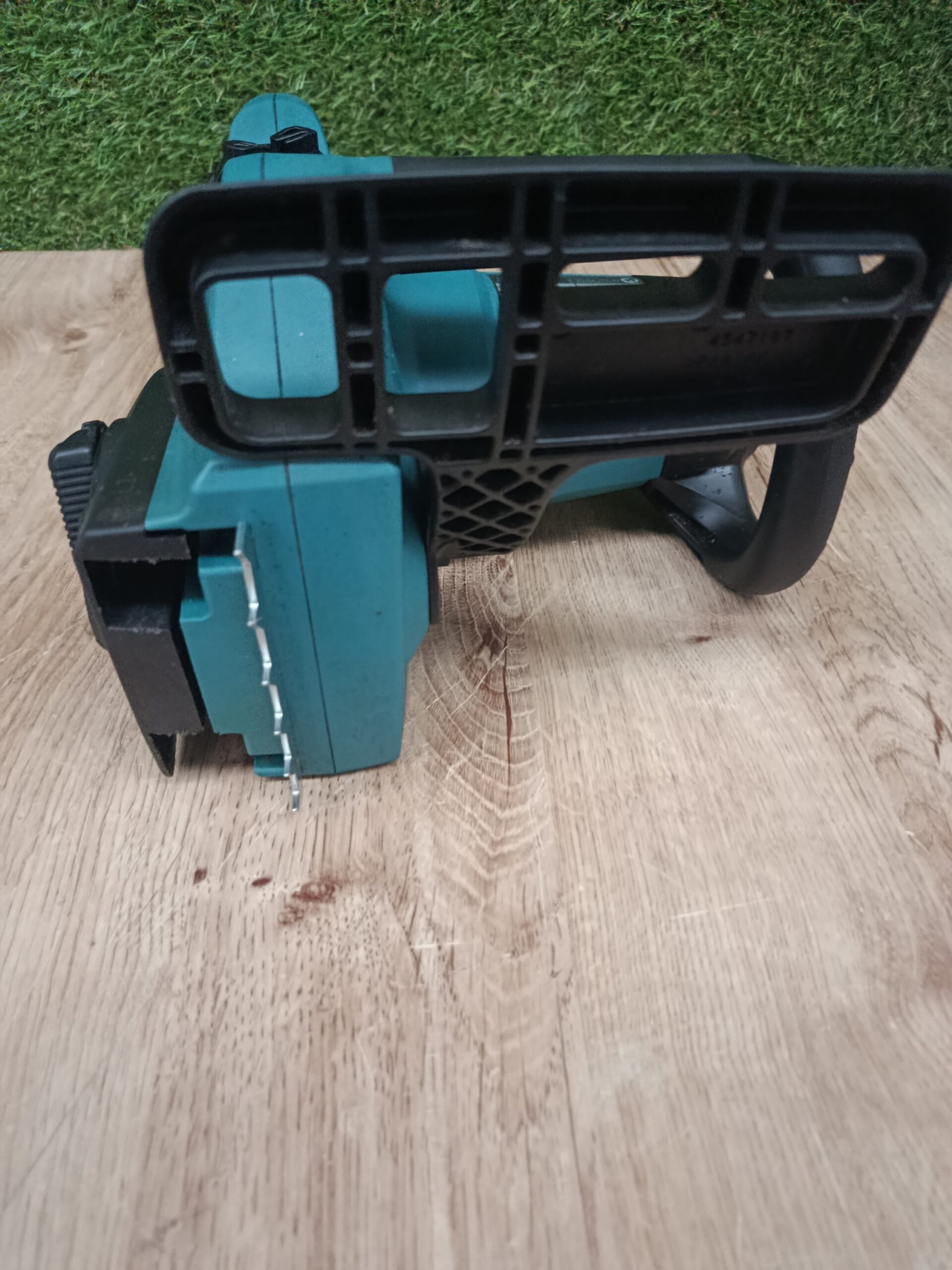Motosierra eléctrica Makita UC3541A 1.800 W 14,5 m/s 350 mm. - Imagen 6
