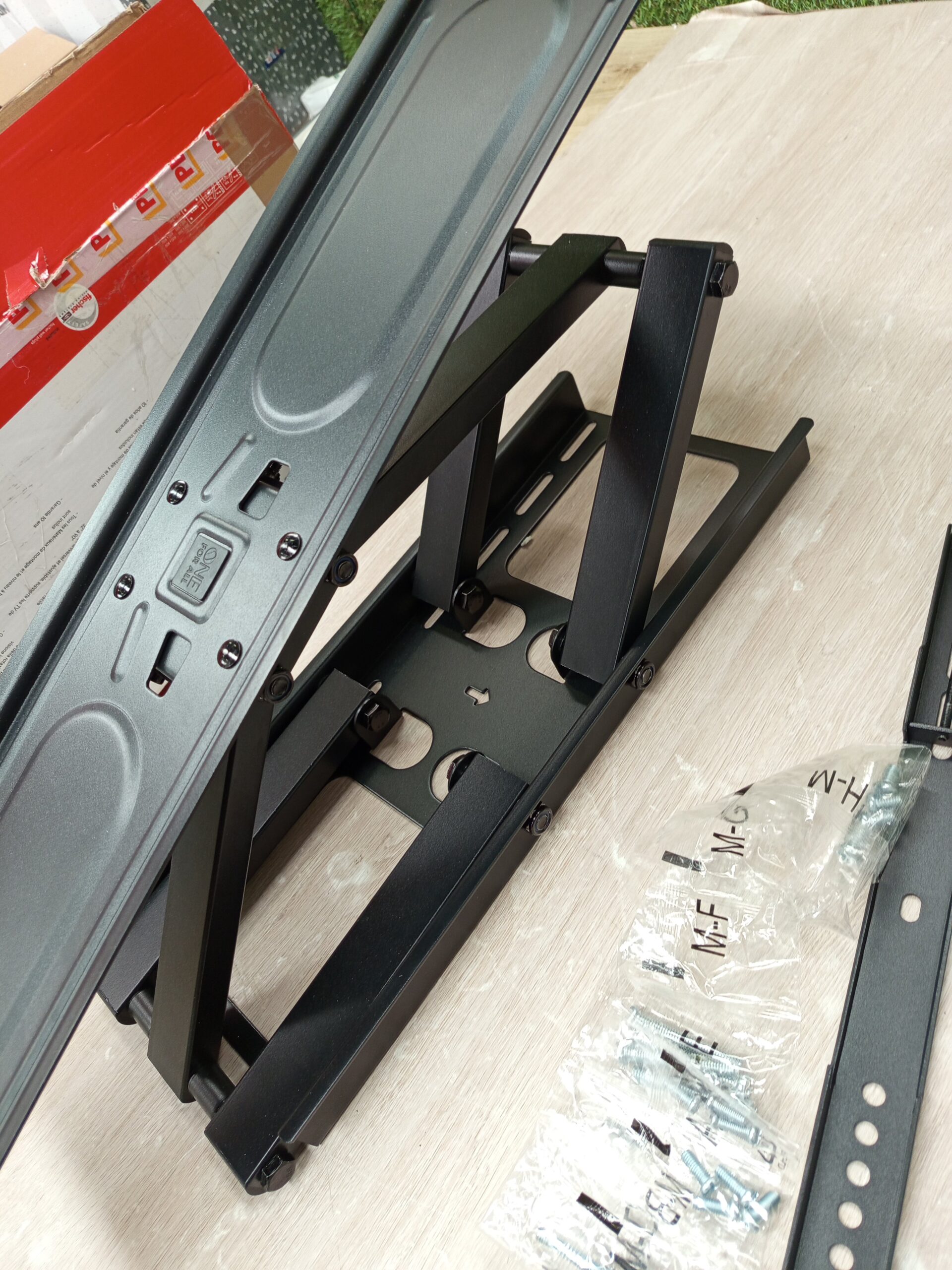 One For All Soporte de Pared Giratorio para TV - Imagen 7