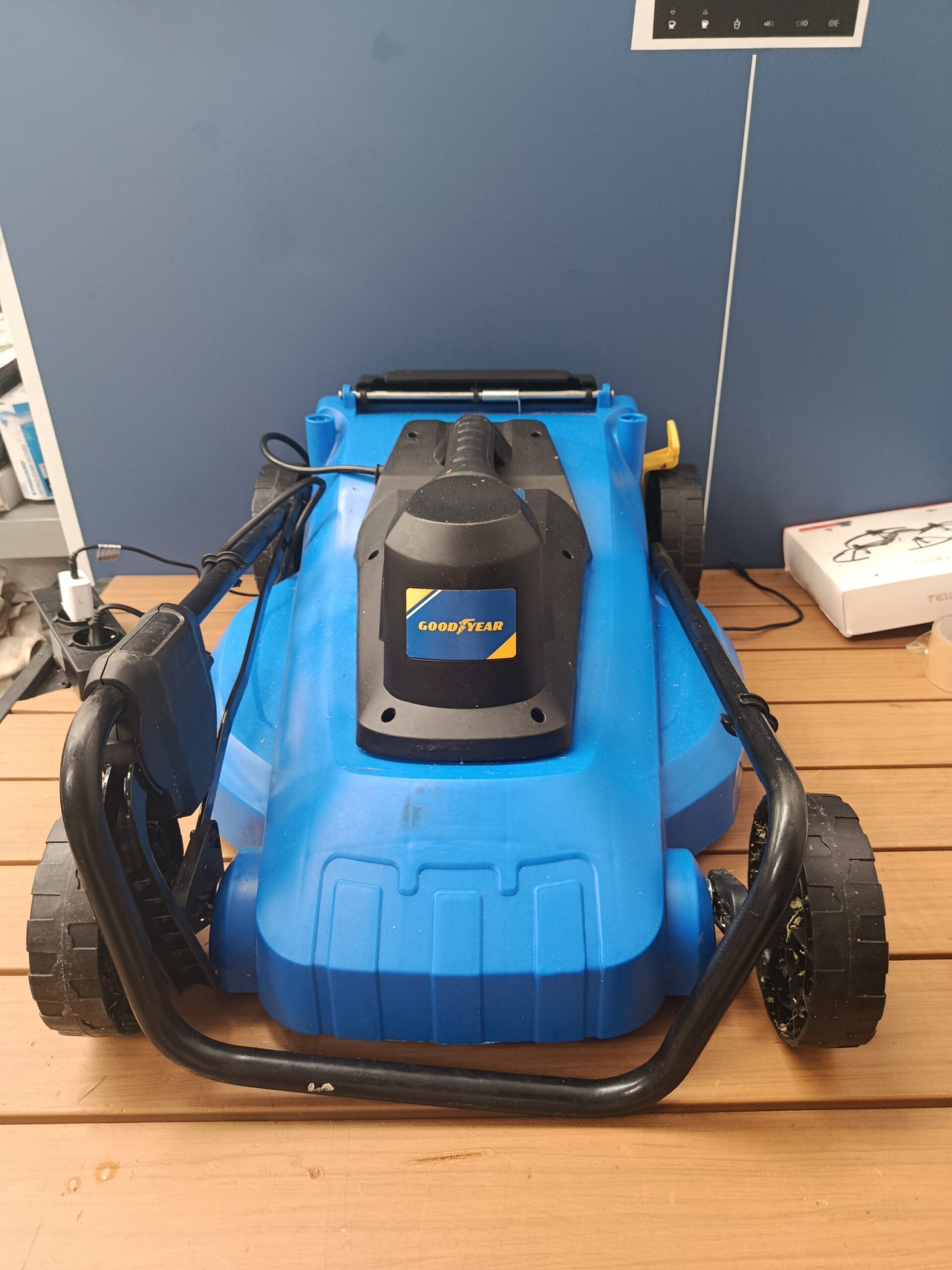 Goodyear-Cortacésped Eléctrico Rotativo 1800W, Corte 40cm. - Imagen 3