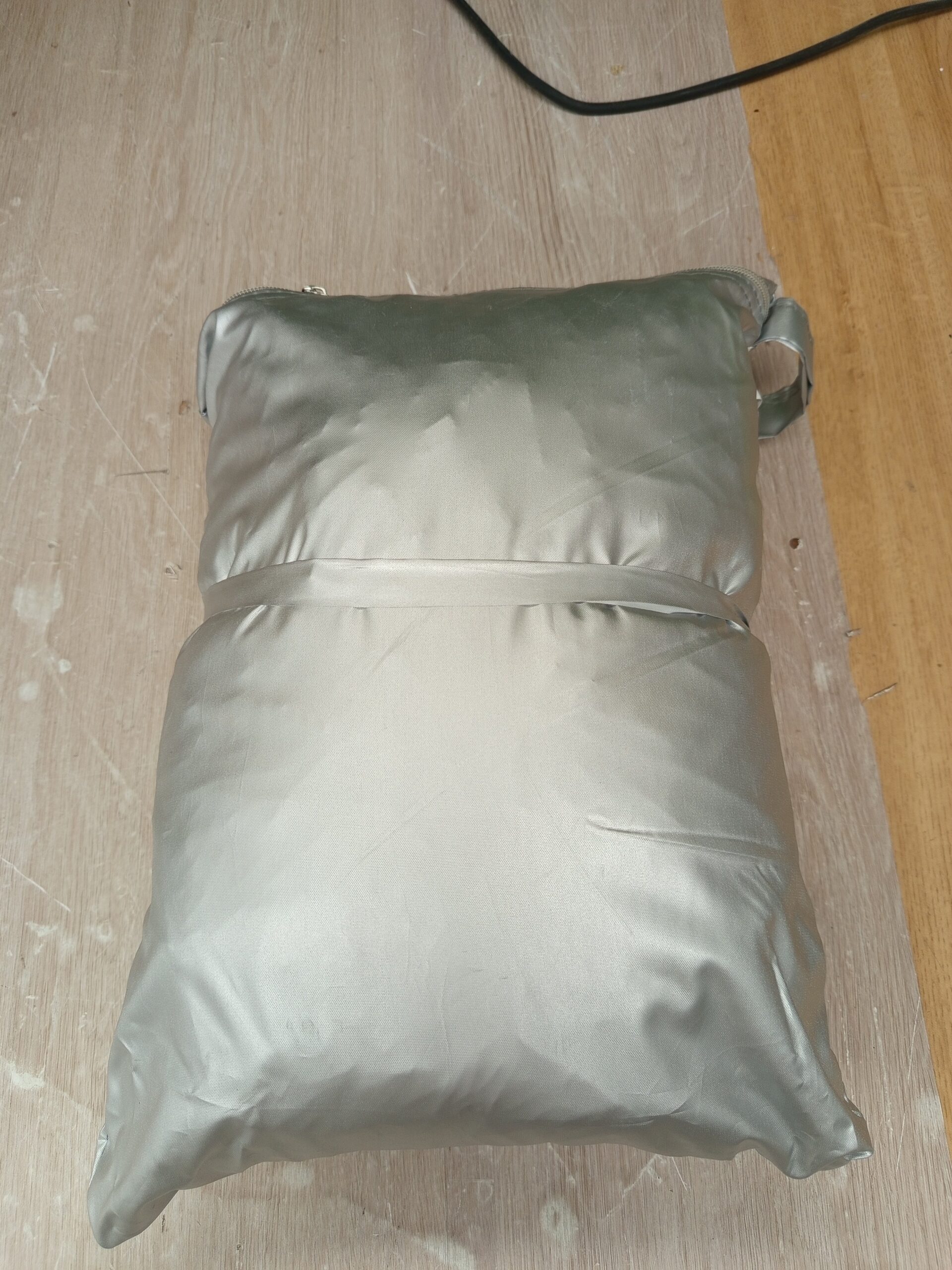 Amazon Basics Funda resistente a la intemperie para vehículo. - Imagen 5