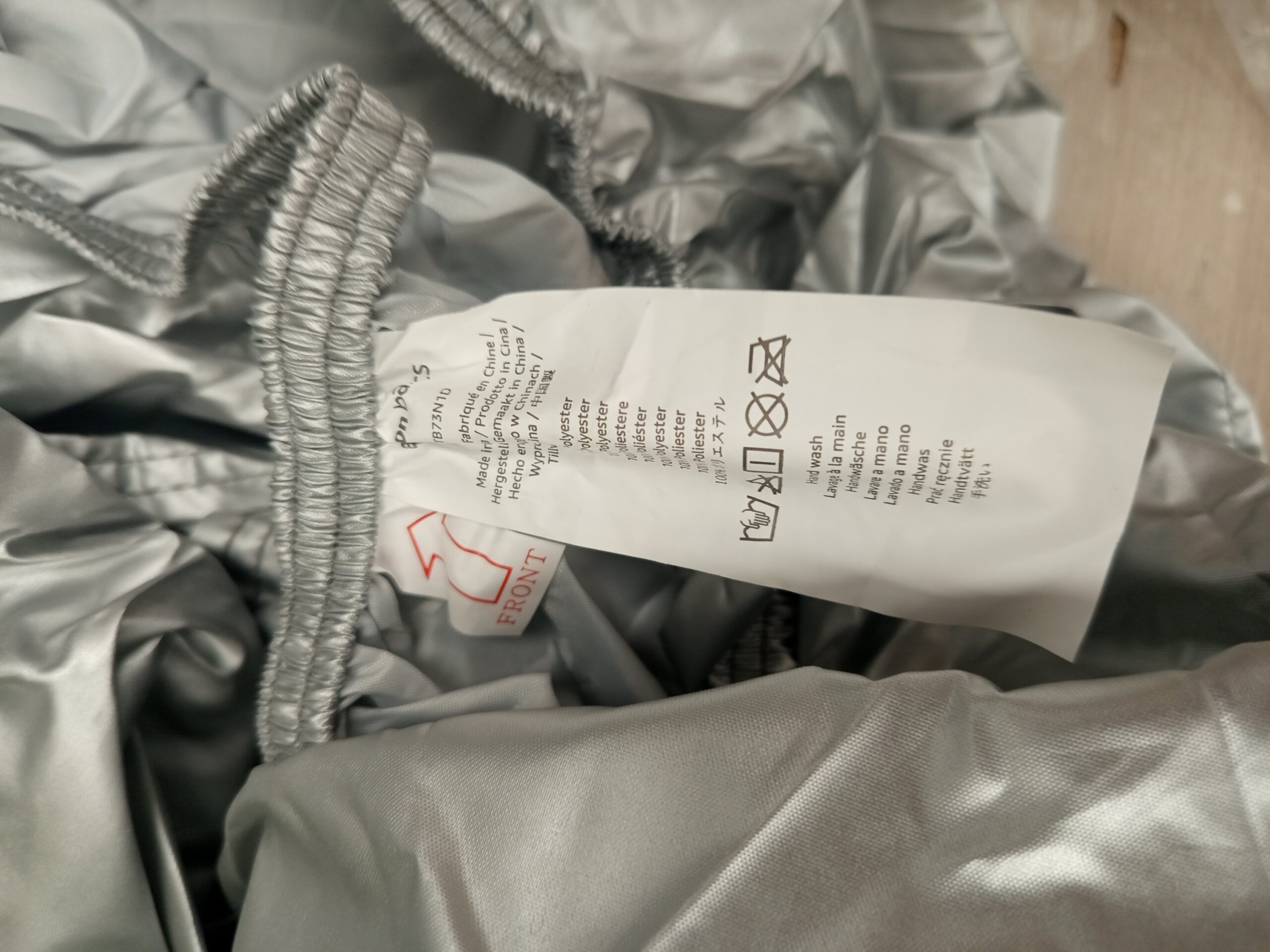 Amazon Basics Funda resistente a la intemperie para vehículo. - Imagen 2