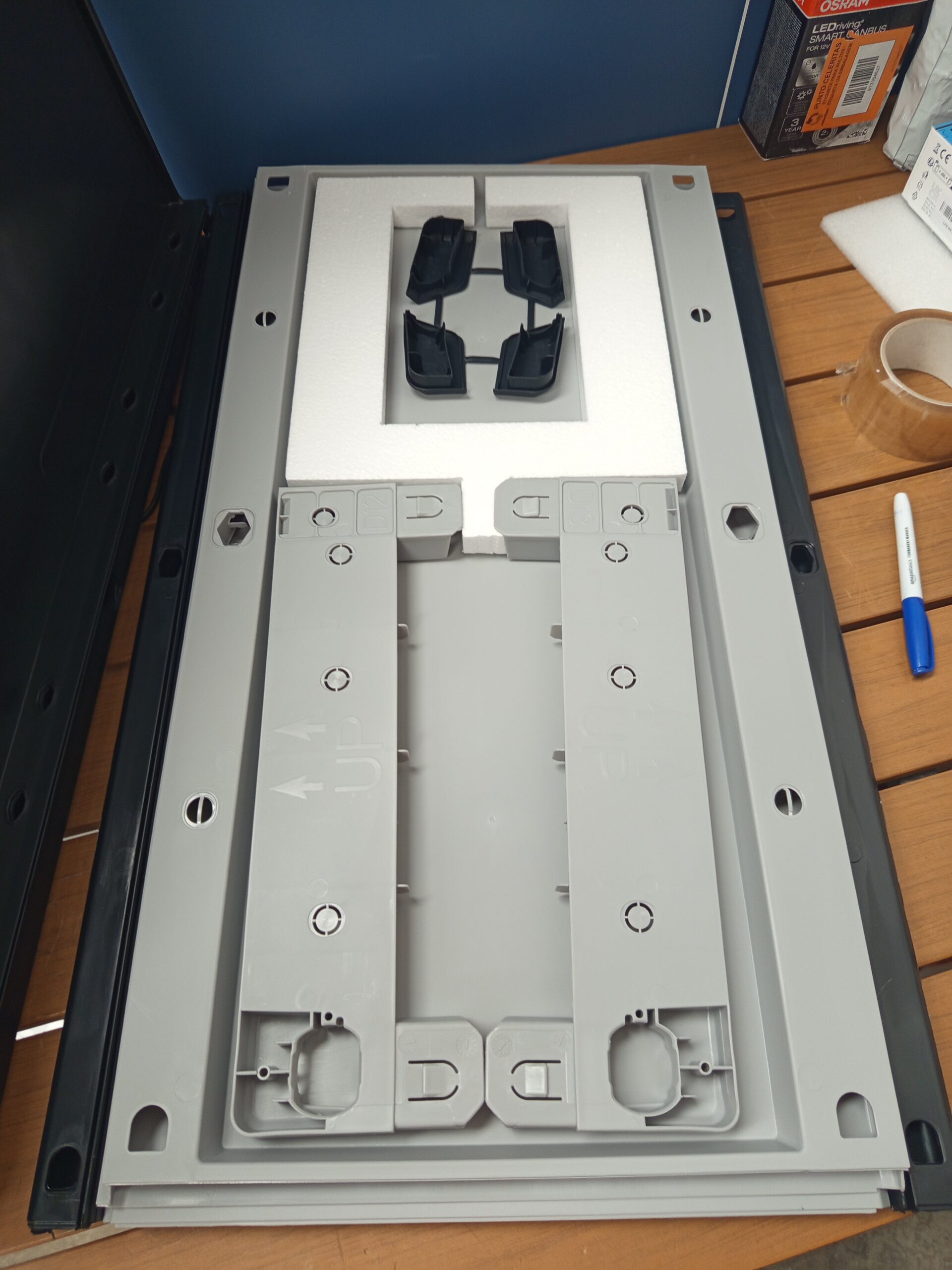 Keter Armario Titan Bajo Almacenaje Interior y Exterior Resina Resistente. - Imagen 6
