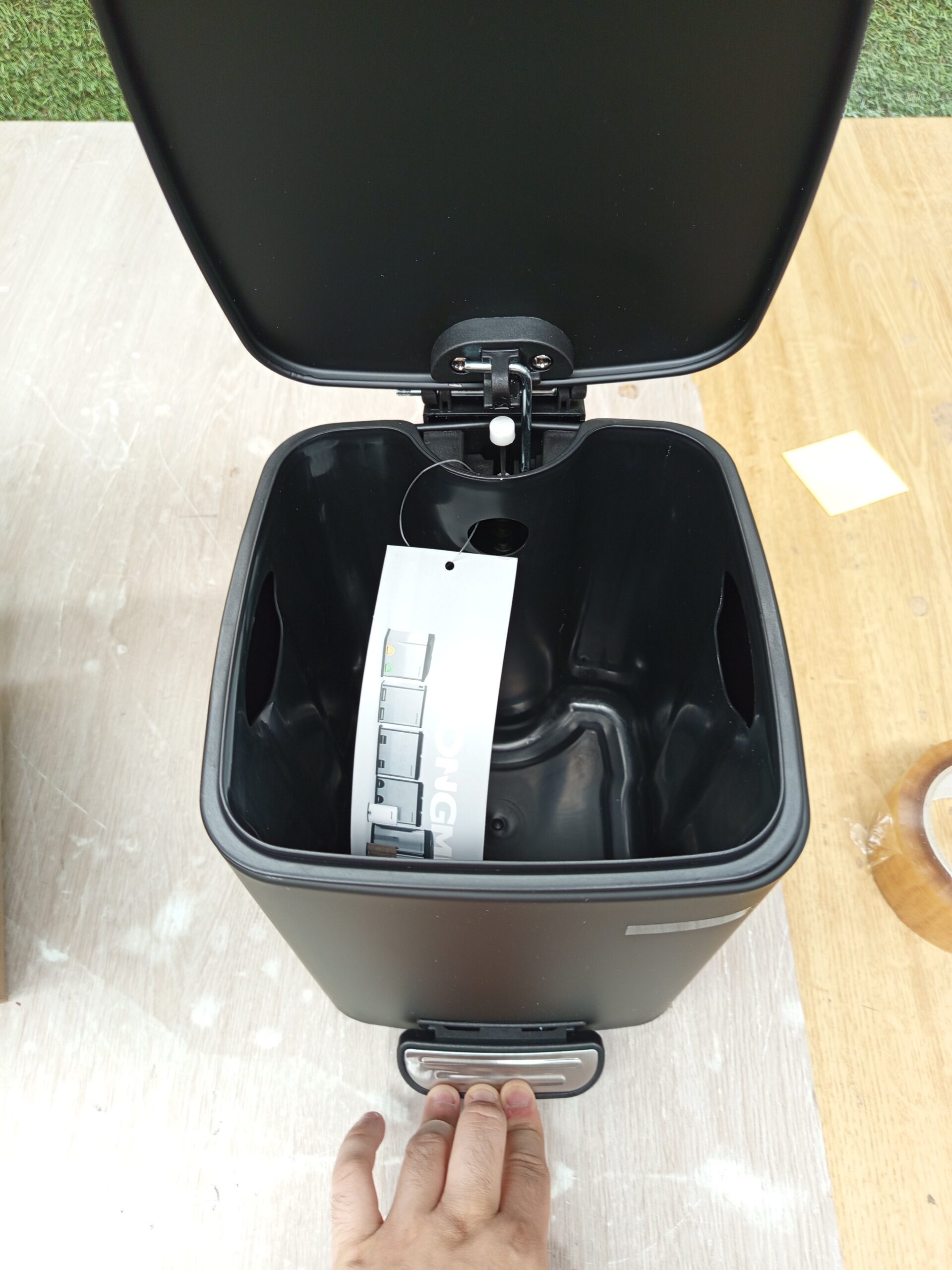 SONGMICS 6 L Cubo Basura Compacta, LTB590B0602 - Imagen 2