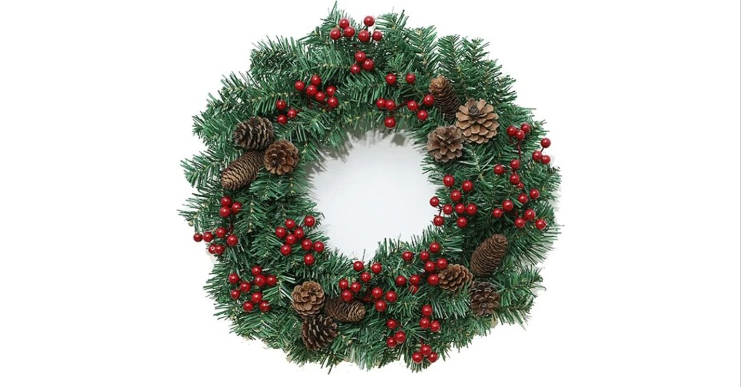 corona de Navidad con conos de pino y bayas