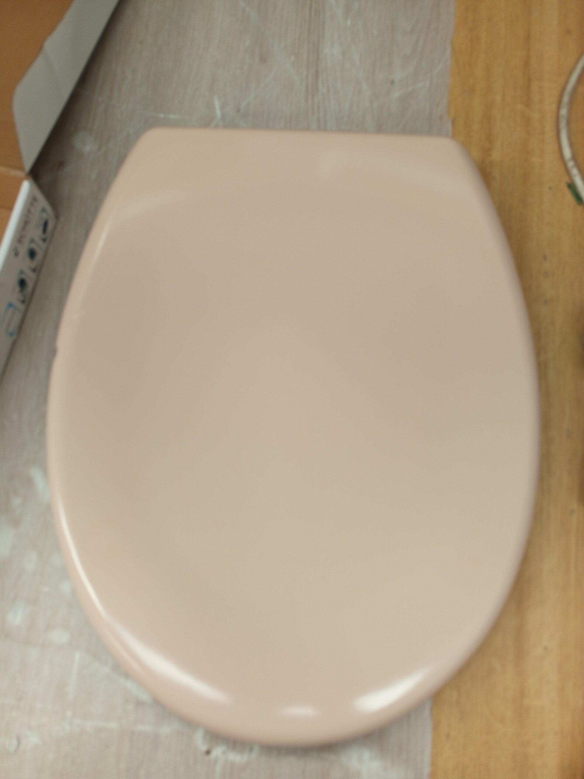 Asiento de inodoro SCHÜTTE con mecanismo de cierre suave - Imagen 4