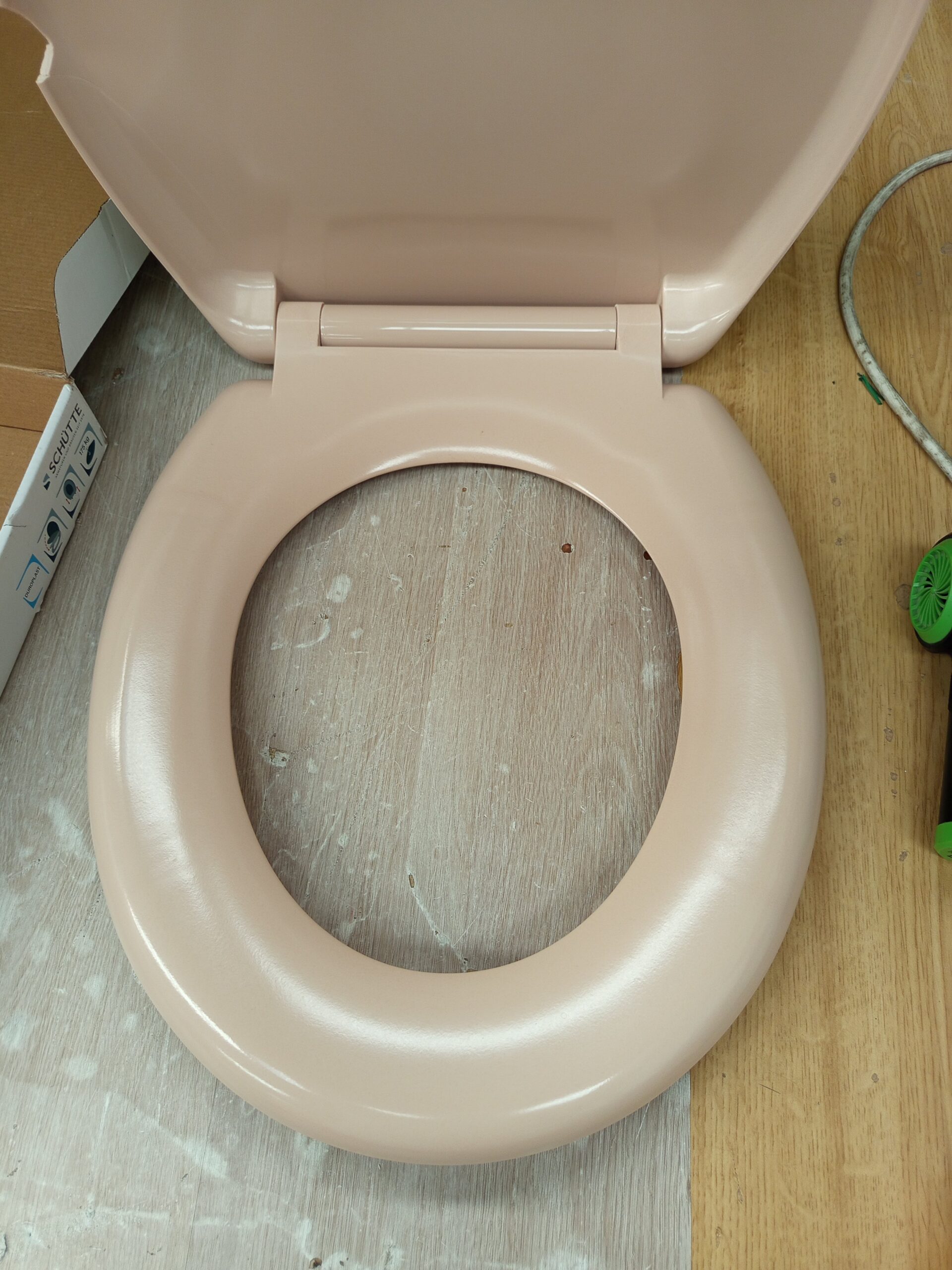 Asiento de inodoro SCHÜTTE con mecanismo de cierre suave - Imagen 6