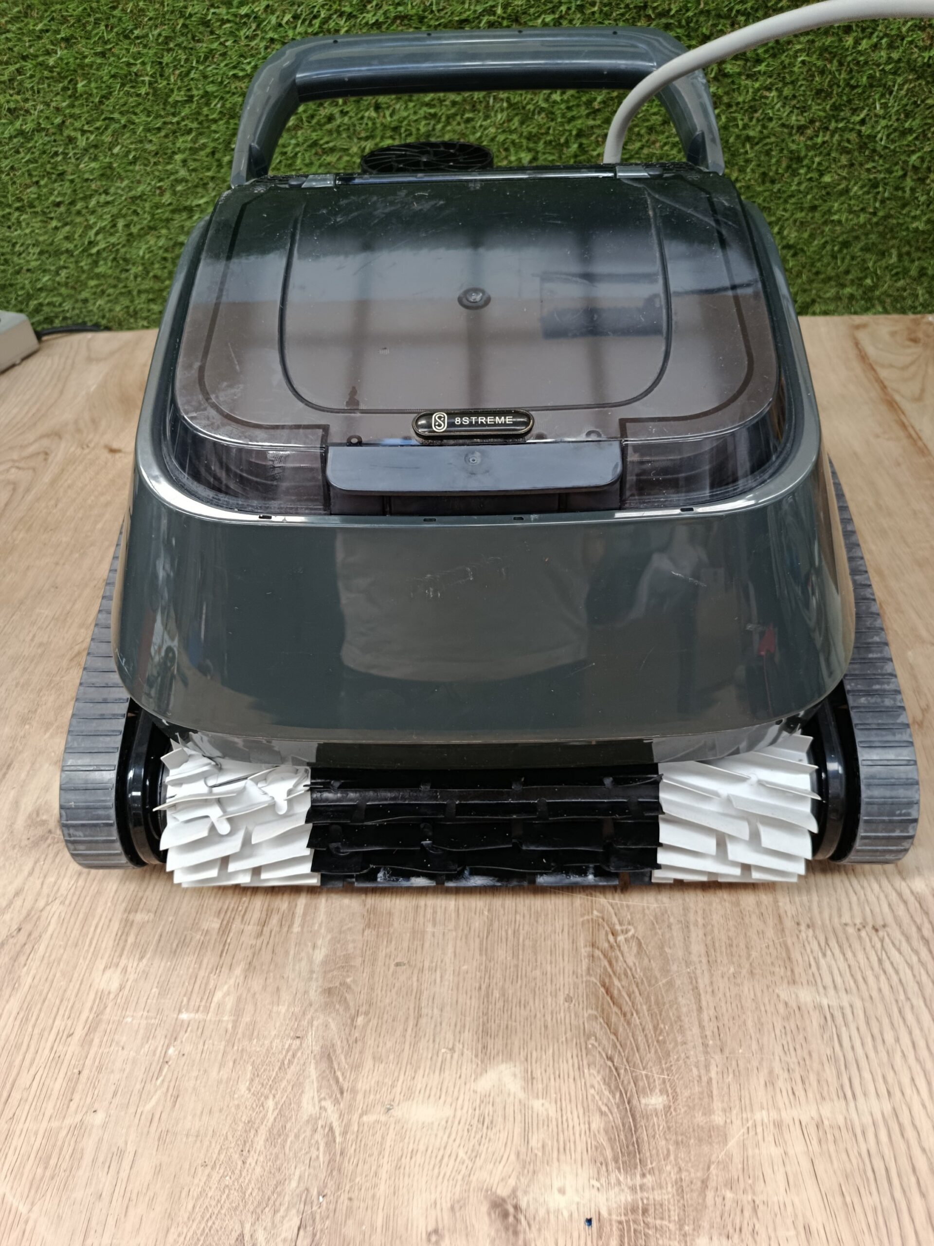 ROBOT DE LIMPIEZA DE FONDOS Y PAREDES DE PISCINA - Imagen 6