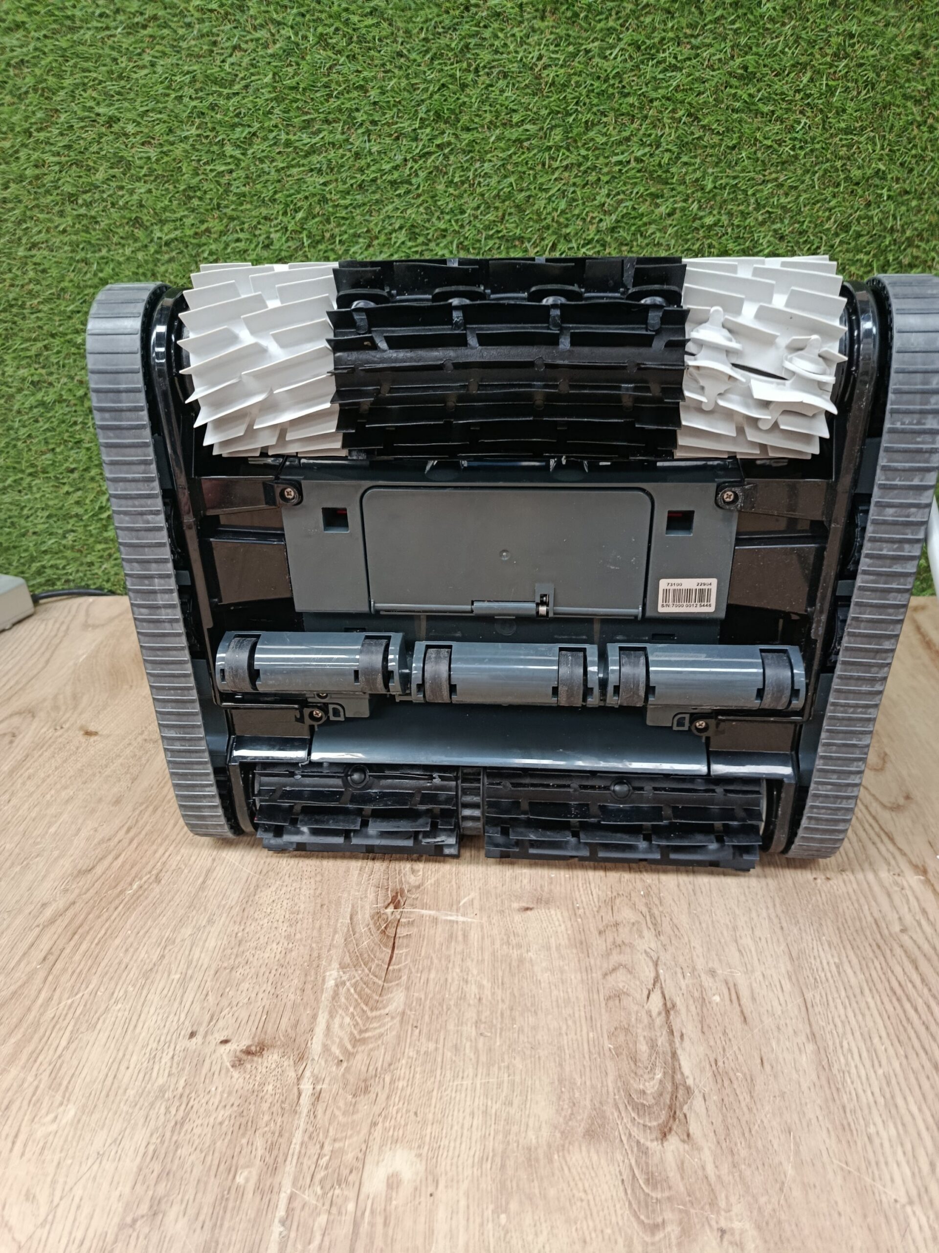 ROBOT DE LIMPIEZA DE FONDOS Y PAREDES DE PISCINA - Imagen 7