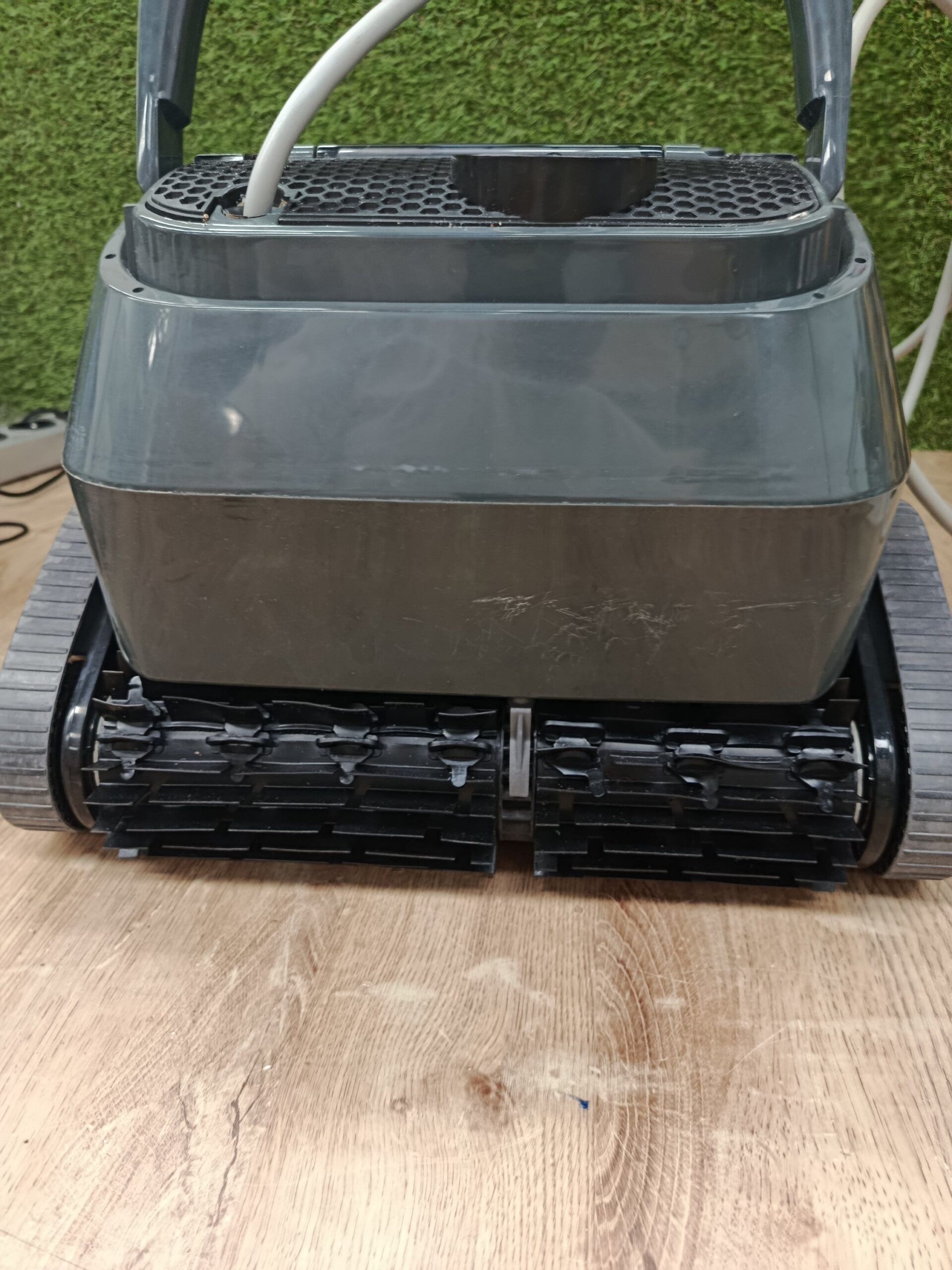ROBOT DE LIMPIEZA DE FONDOS Y PAREDES DE PISCINA - Imagen 8
