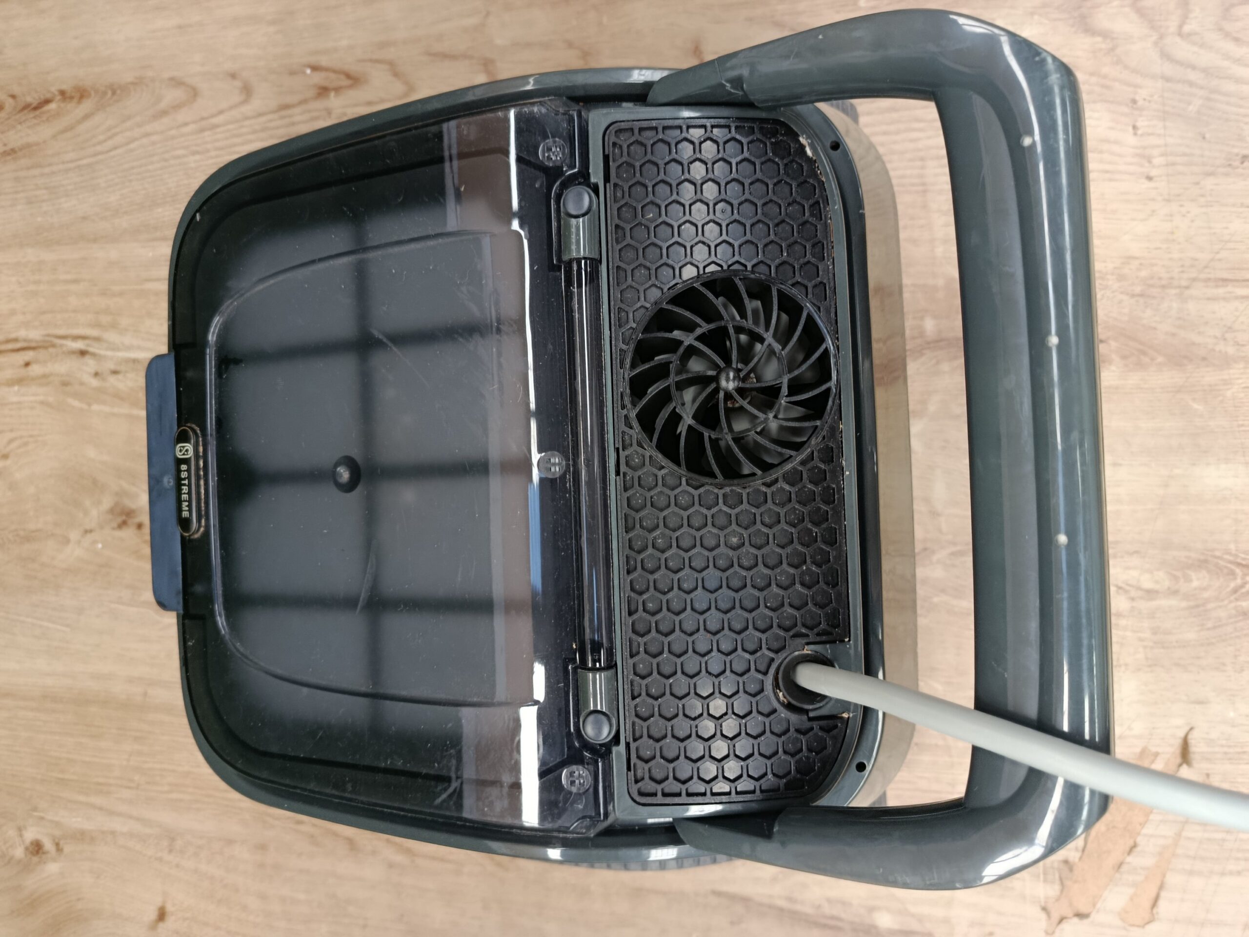 ROBOT DE LIMPIEZA DE FONDOS Y PAREDES DE PISCINA - Imagen 9