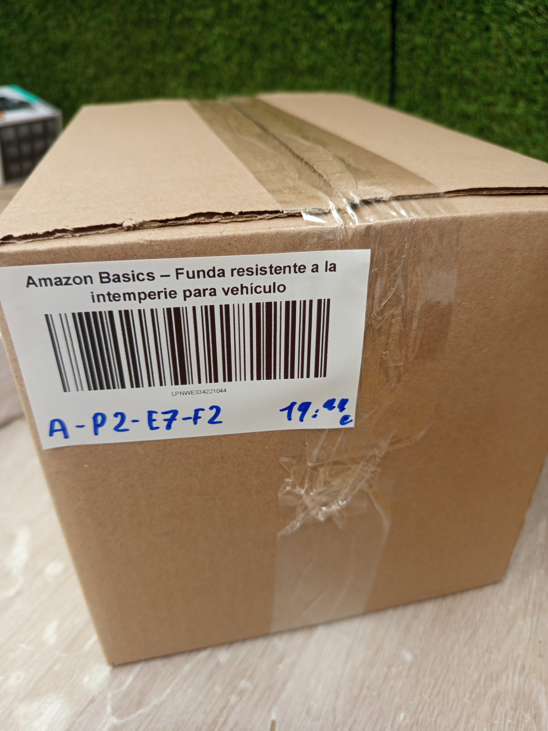 Amazon Basics Funda resistente a la intemperie para vehículo. - Imagen 6