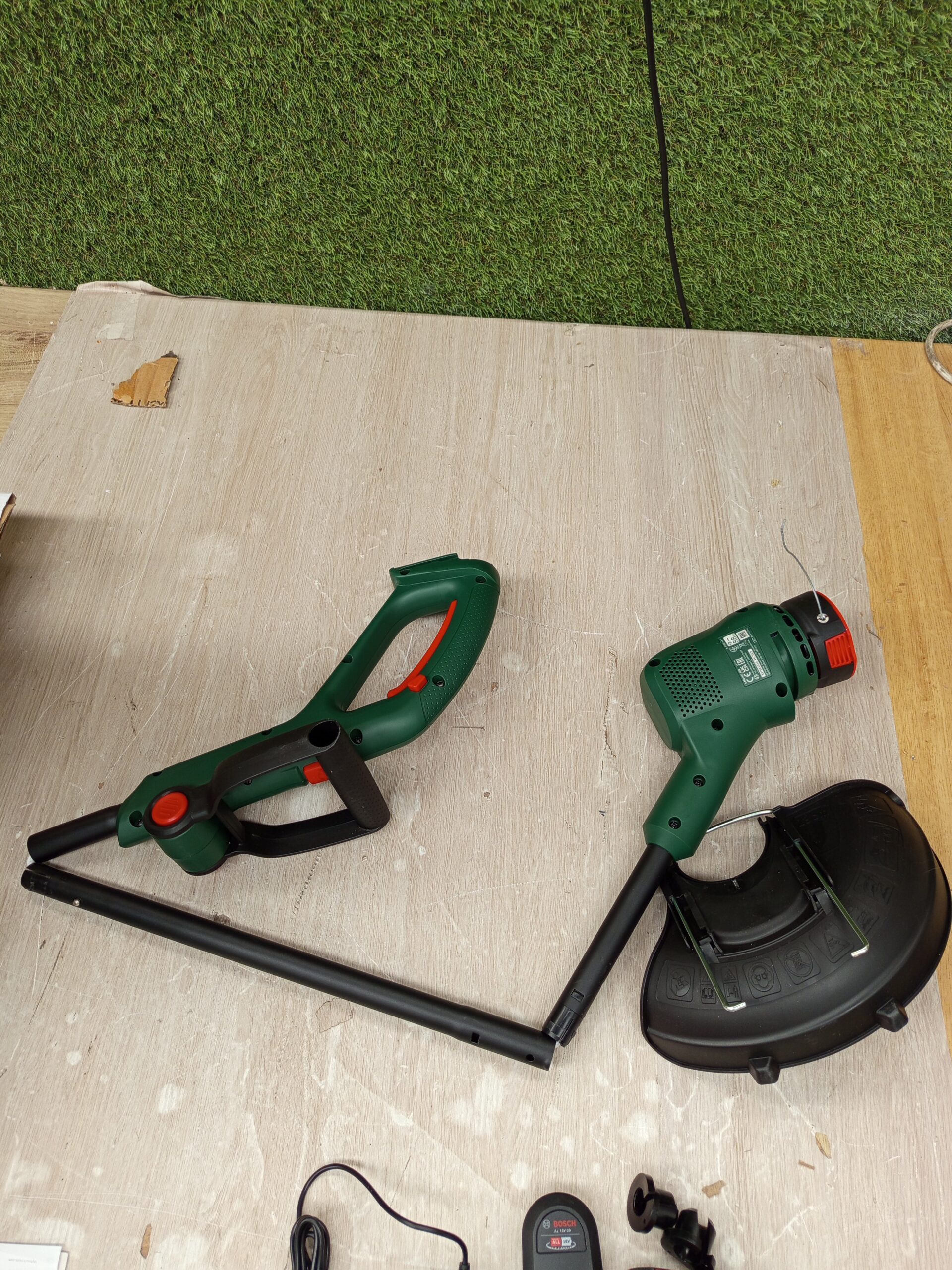 Bosch Profesional Cortabordes con Batería - Imagen 8
