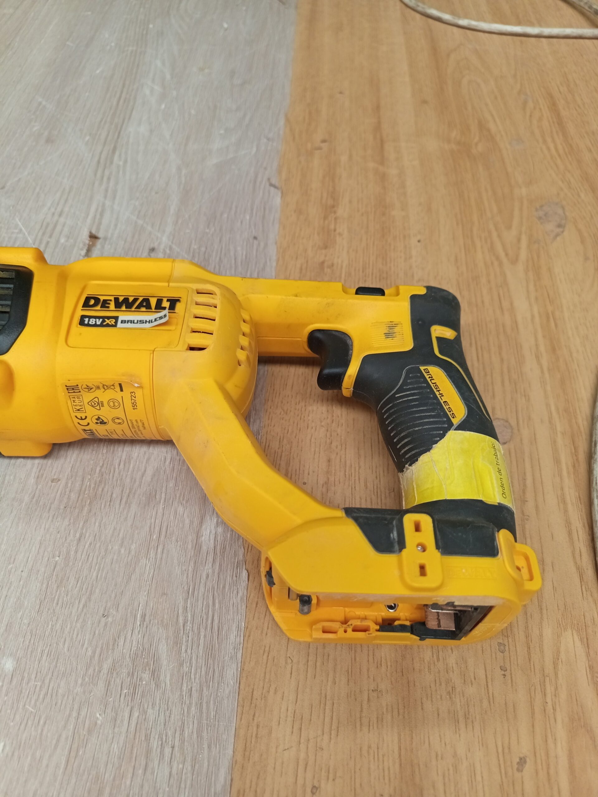 DEWALT Taladro Percutor SDS-Plus - Imagen 4