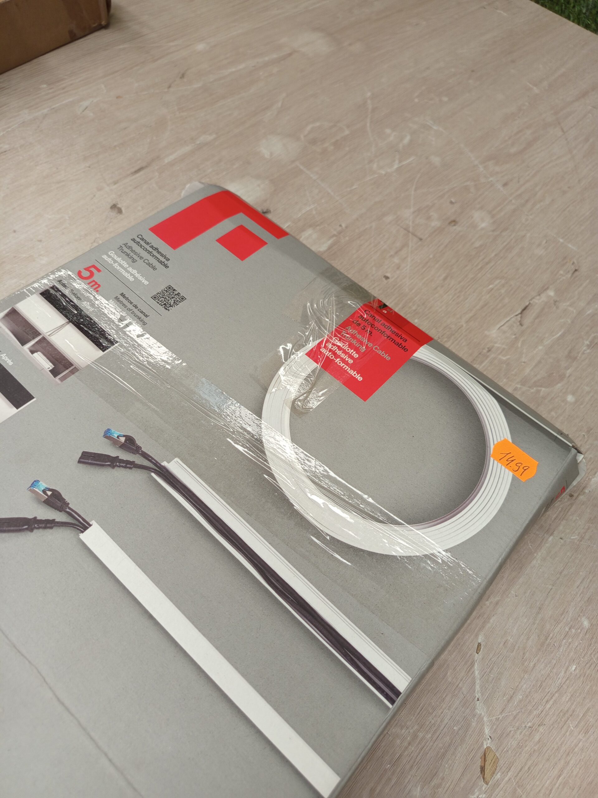 FAMATEL – Canaleta Cables Adhesiva - Imagen 3