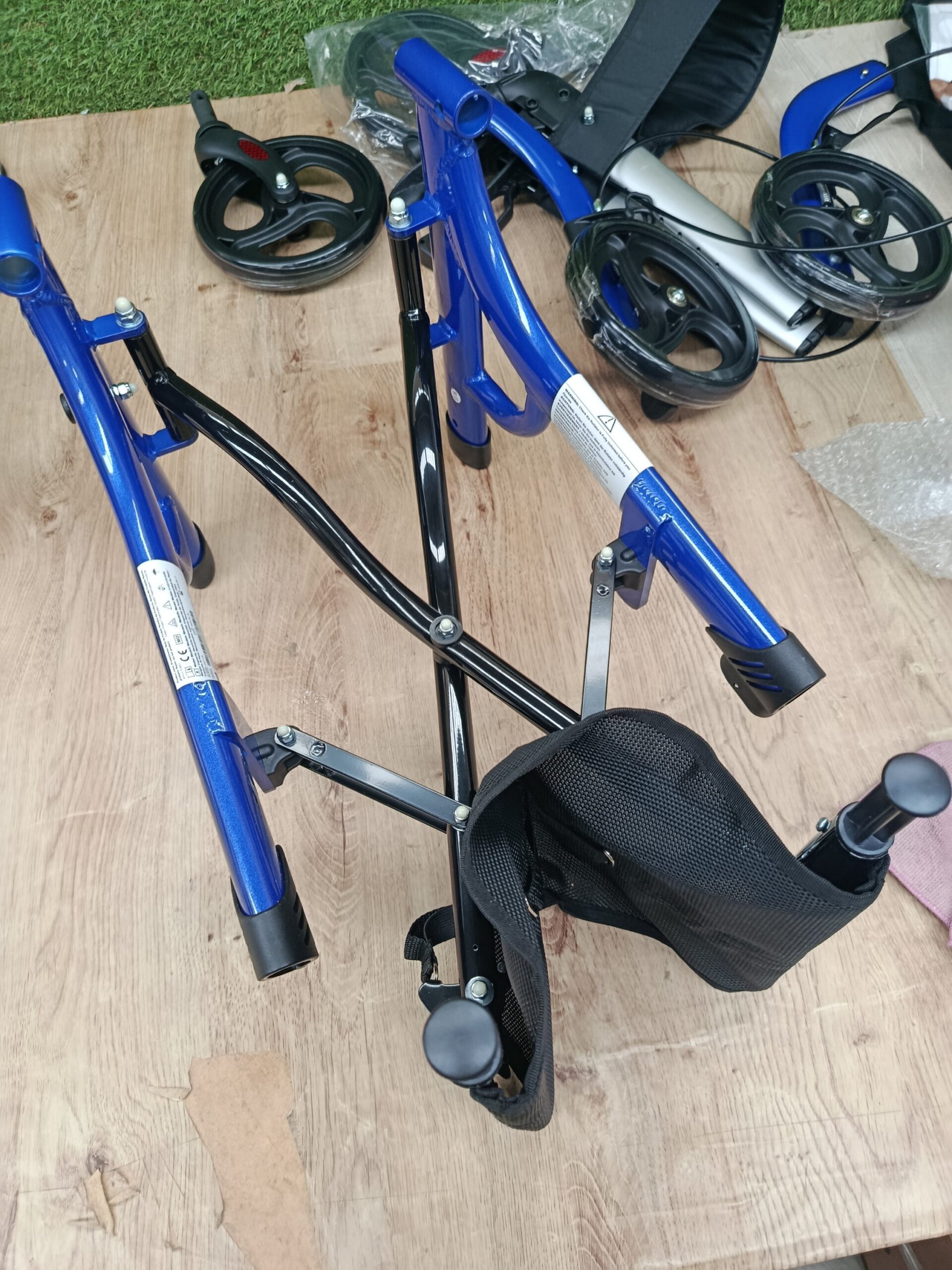 COSTWAY JH10007BL Silla y Andador Multifuncional - Imagen 4
