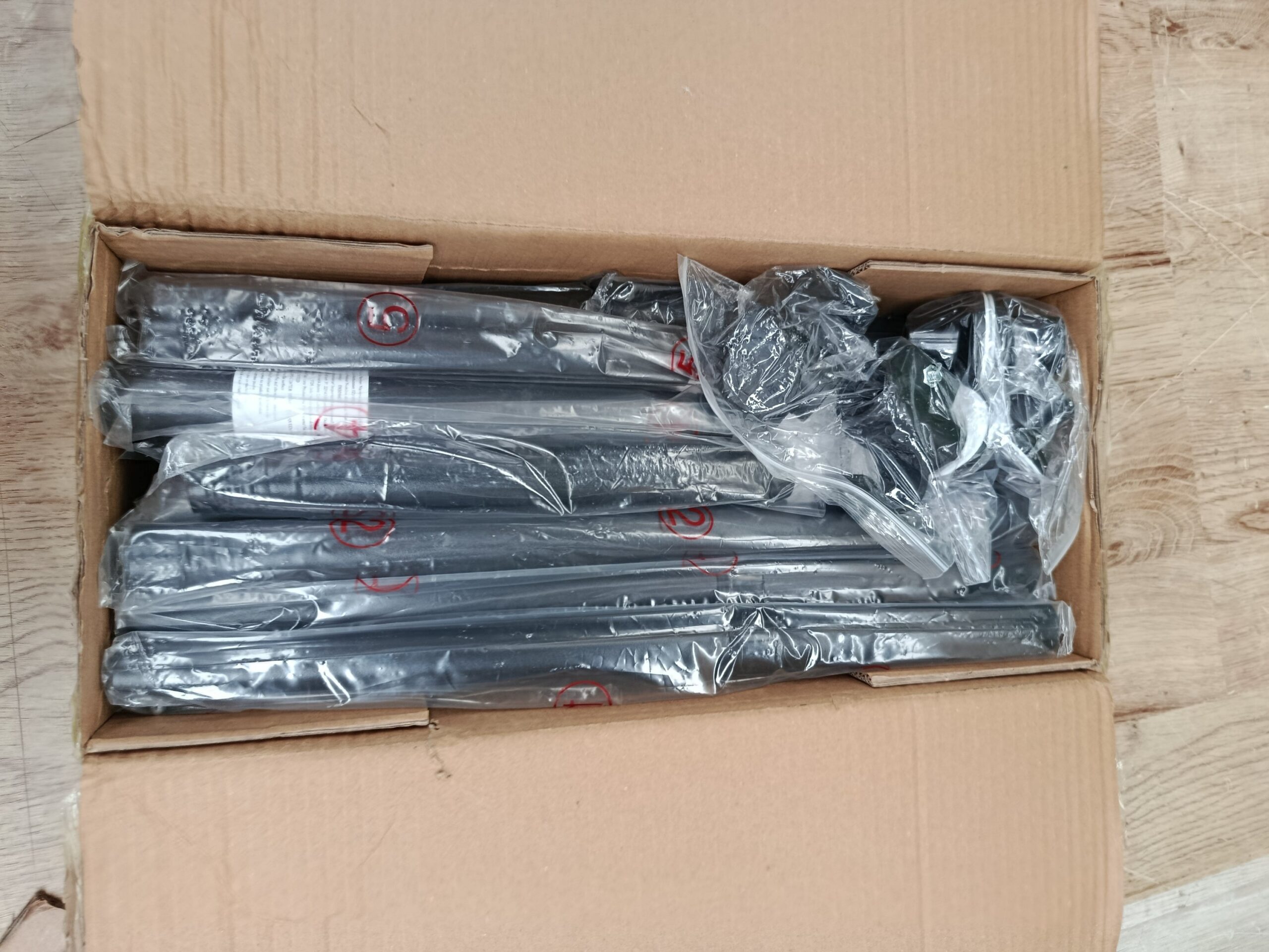 COSTWAY JZ10524DK Marco Para Mampara Barra Para Cortina Sin Taladrar - Imagen 4