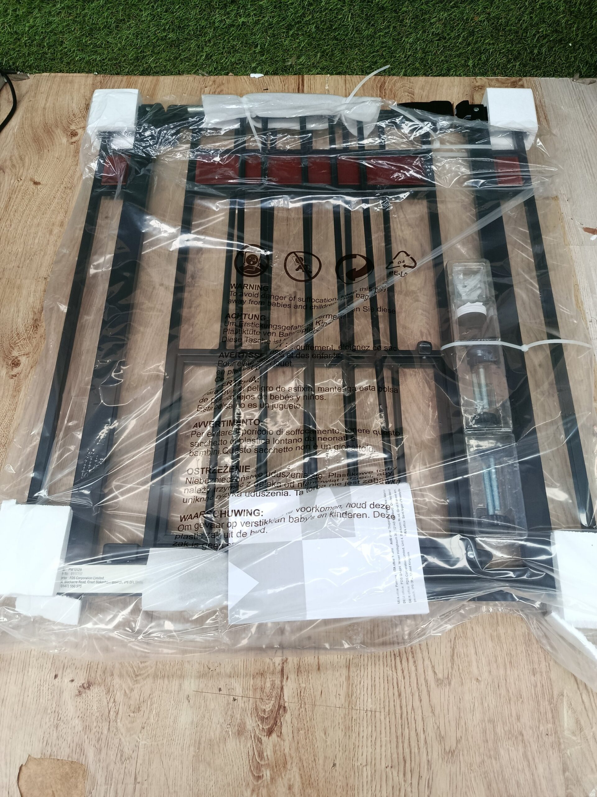 COSTWAY PW10129DK Puerta de seguridad para mascotas con puerta pequeña - Imagen 5