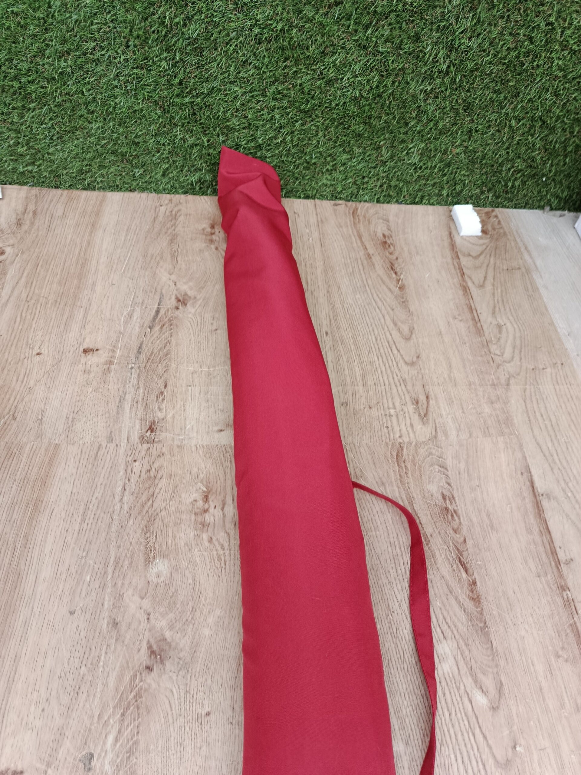 COSTWAY NP12366WN Sombrilla rectangular roja para balcón o jardín - Imagen 5