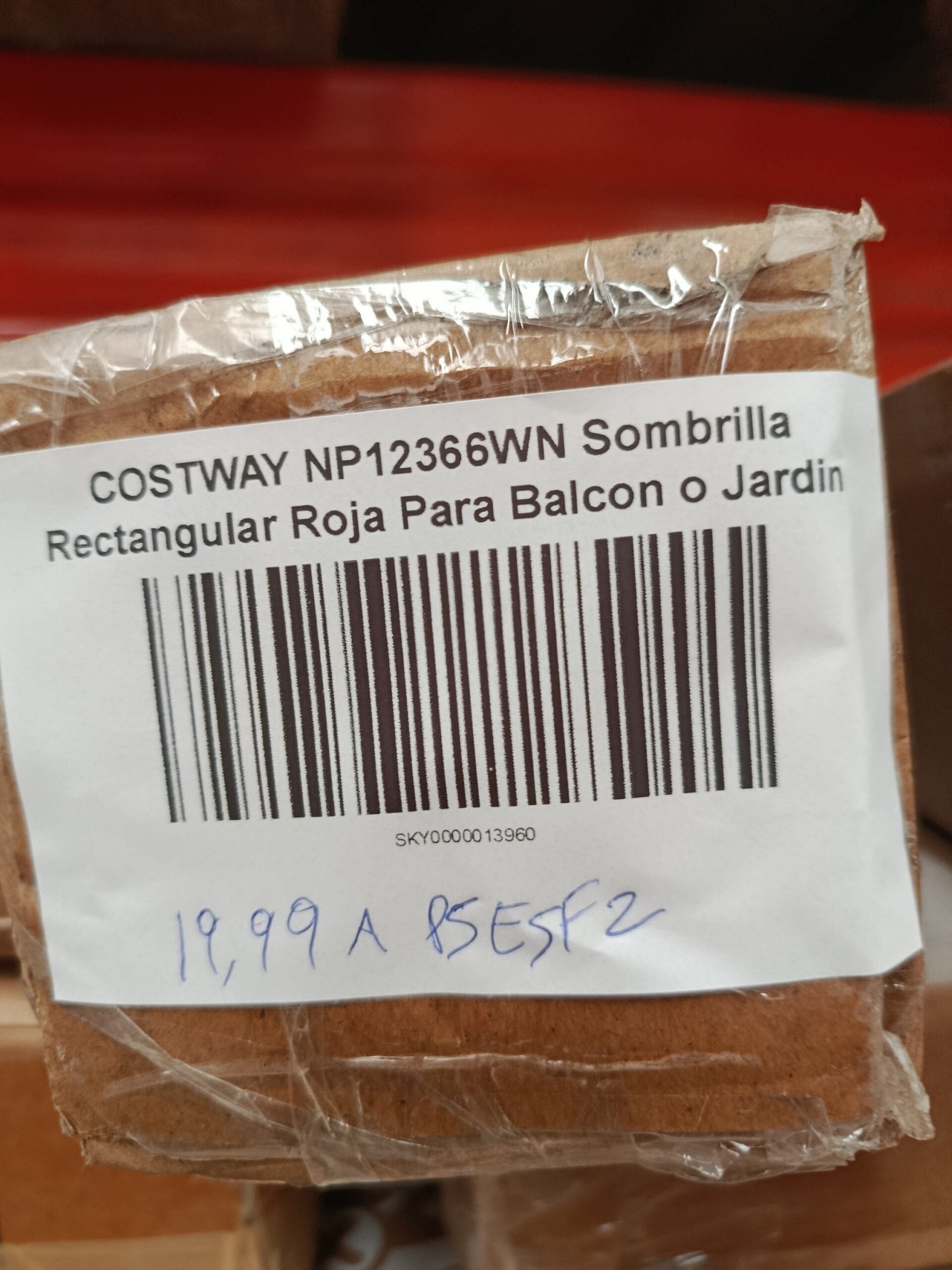 COSTWAY NP12366WN Sombrilla rectangular roja para balcón o jardín - Imagen 6