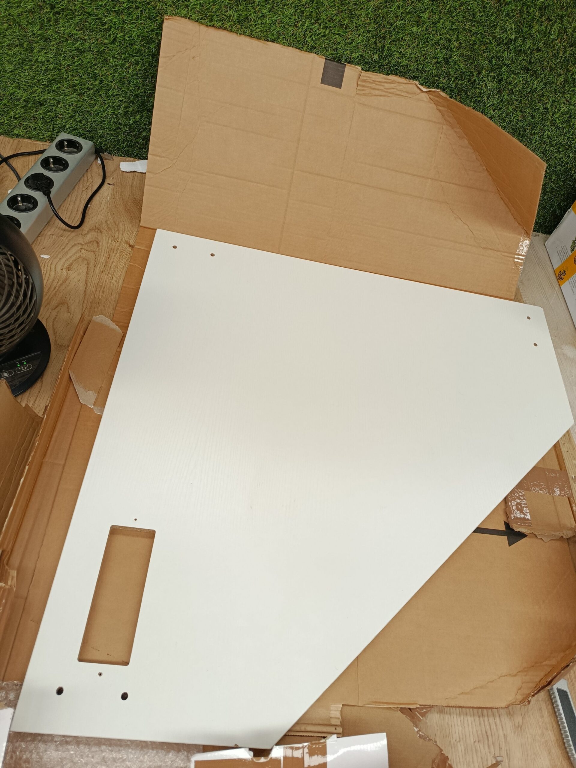 COSTWAY JV12431DE-WH Mesa Escritorio para juegos bandeja color blanco - Imagen 3