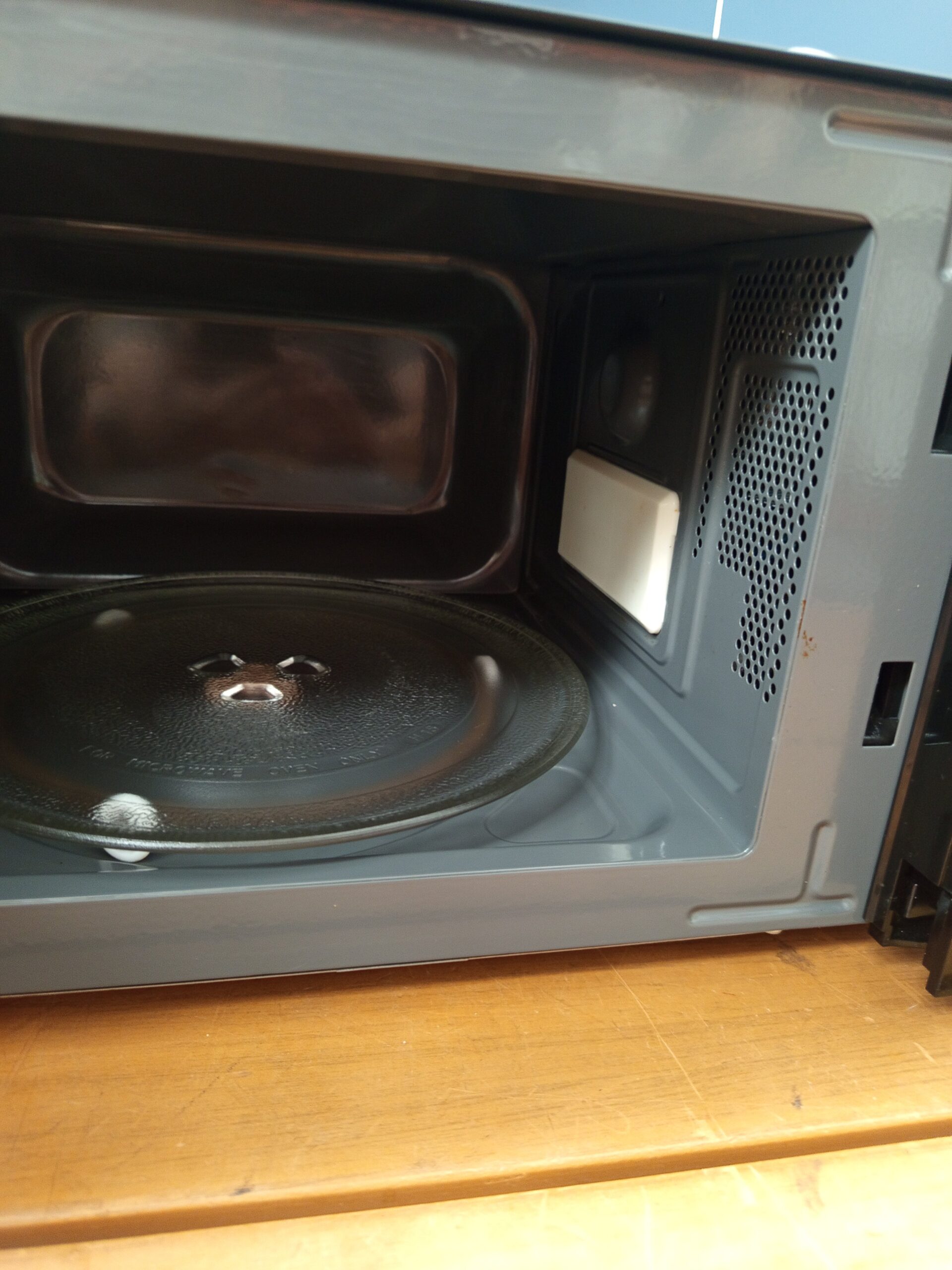Midea Microondas 20 litros 700w. - Imagen 3