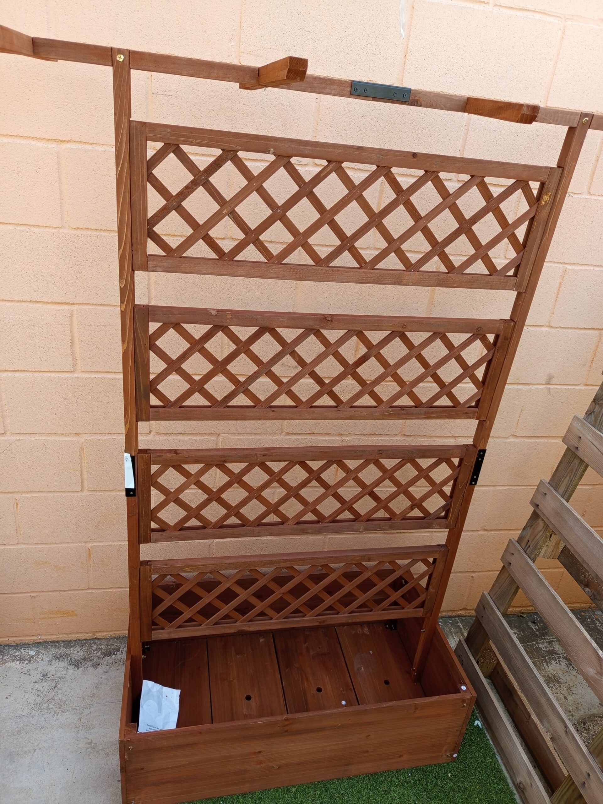 Costway Jardinera elevada de madera con celosía - Marrón - Imagen 5