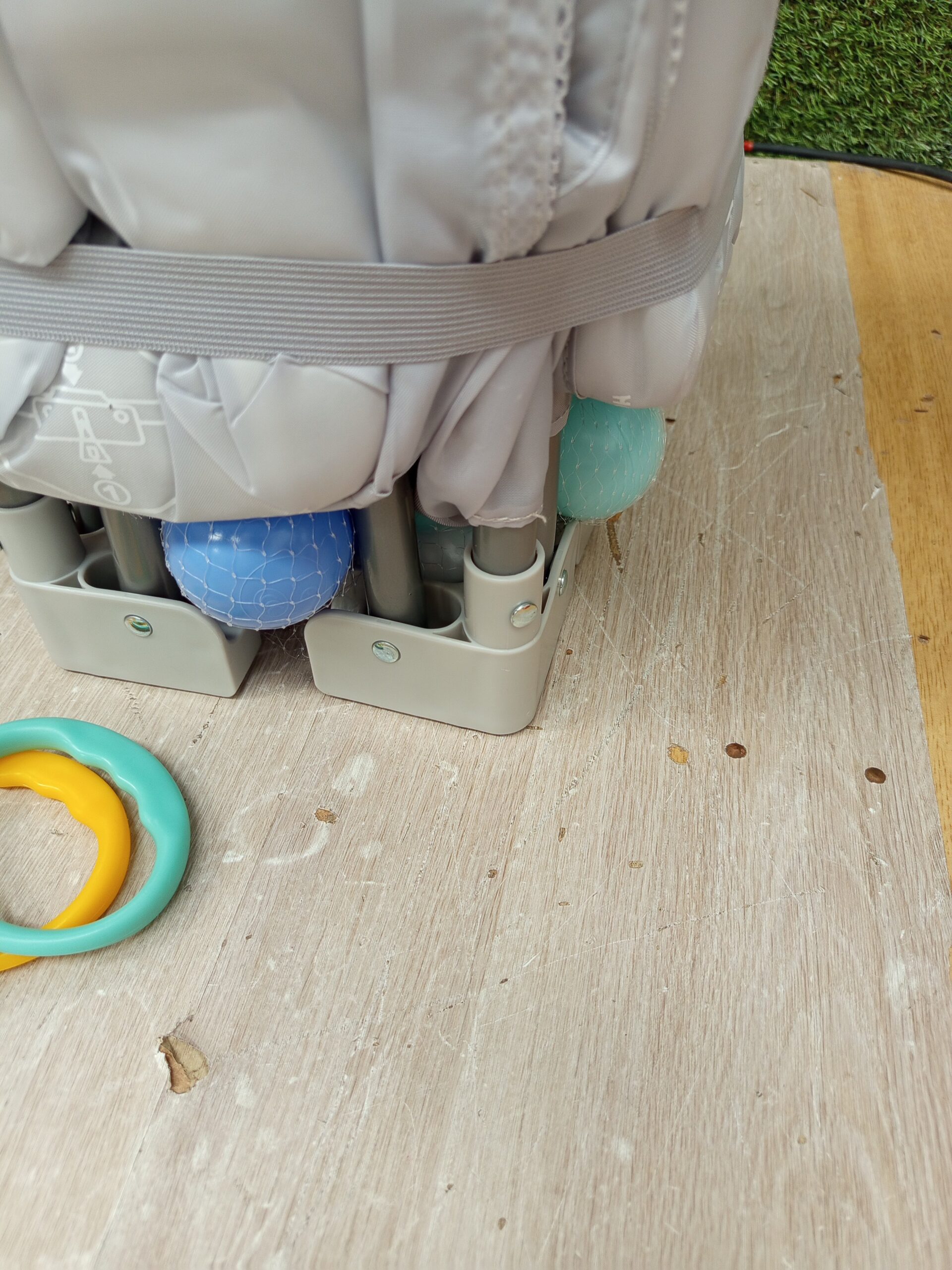 Costway Parque infantil plegable con pelotas - Imagen 5