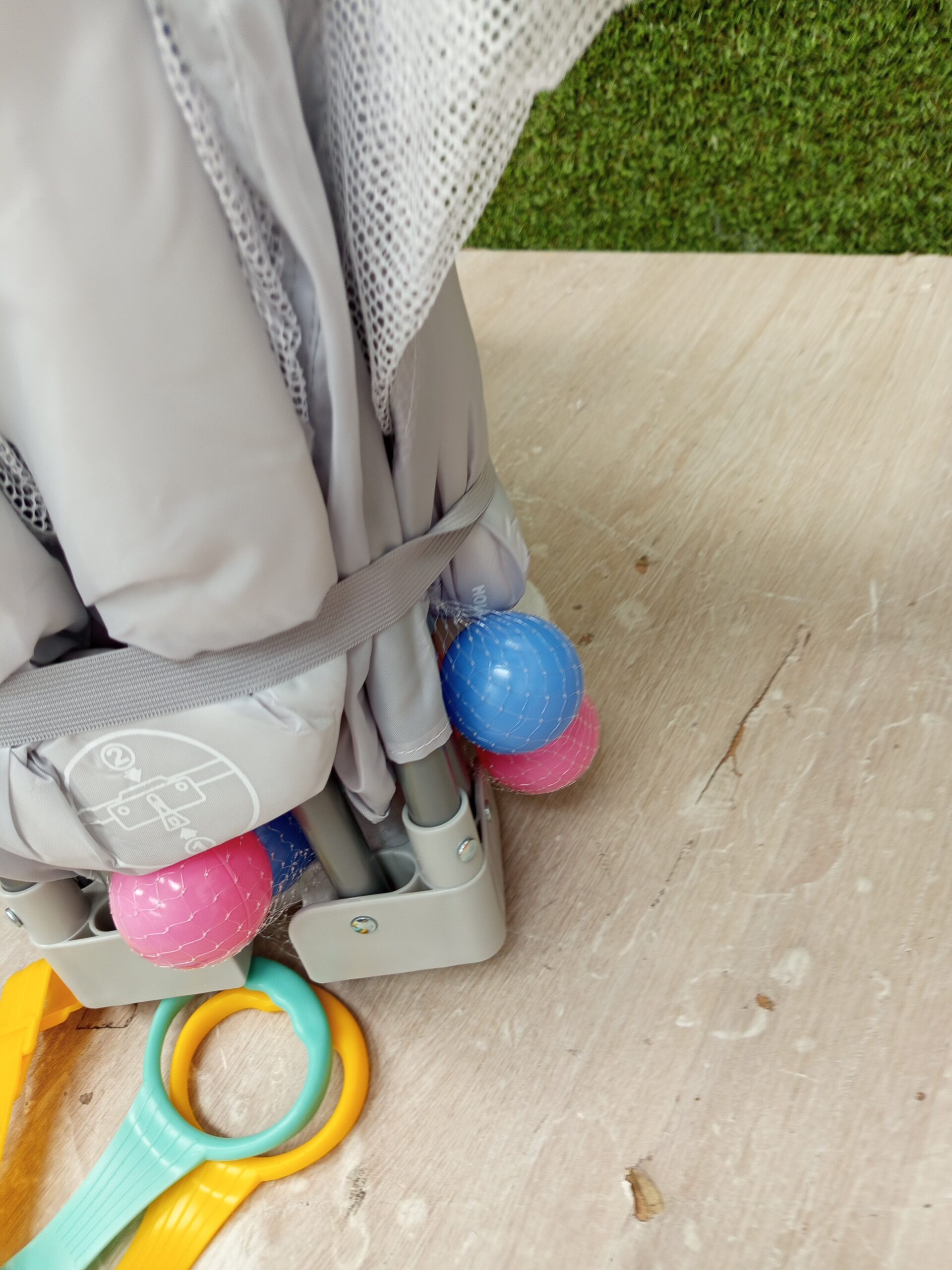 Costway Parque infantil plegable con pelotas - Imagen 7